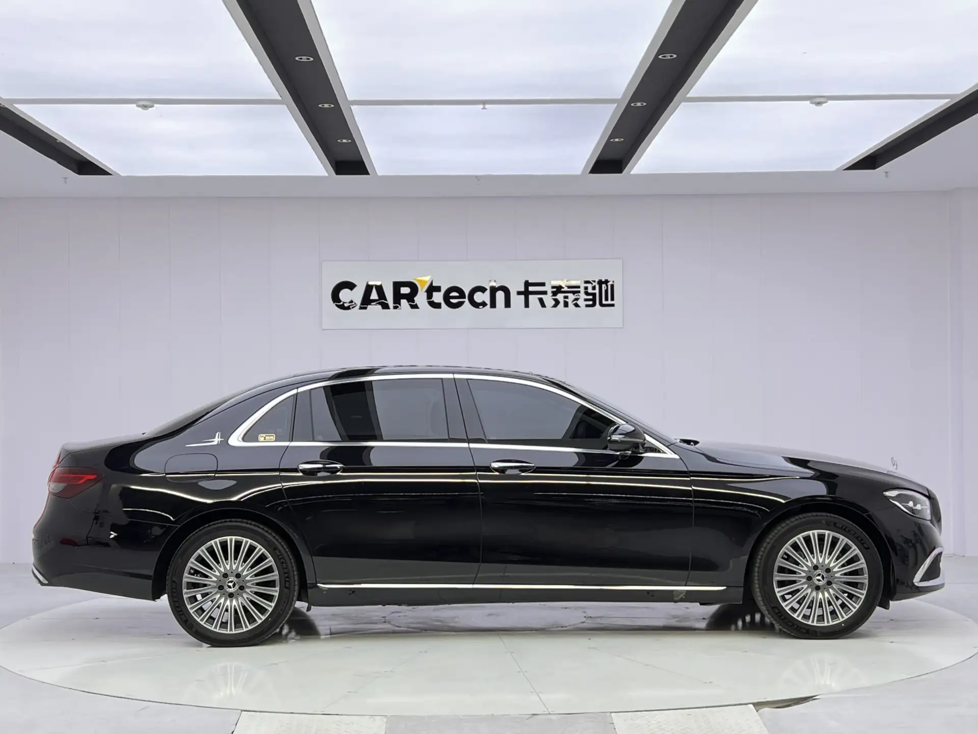 Mercedes-Benz E 300 L, 2023 4