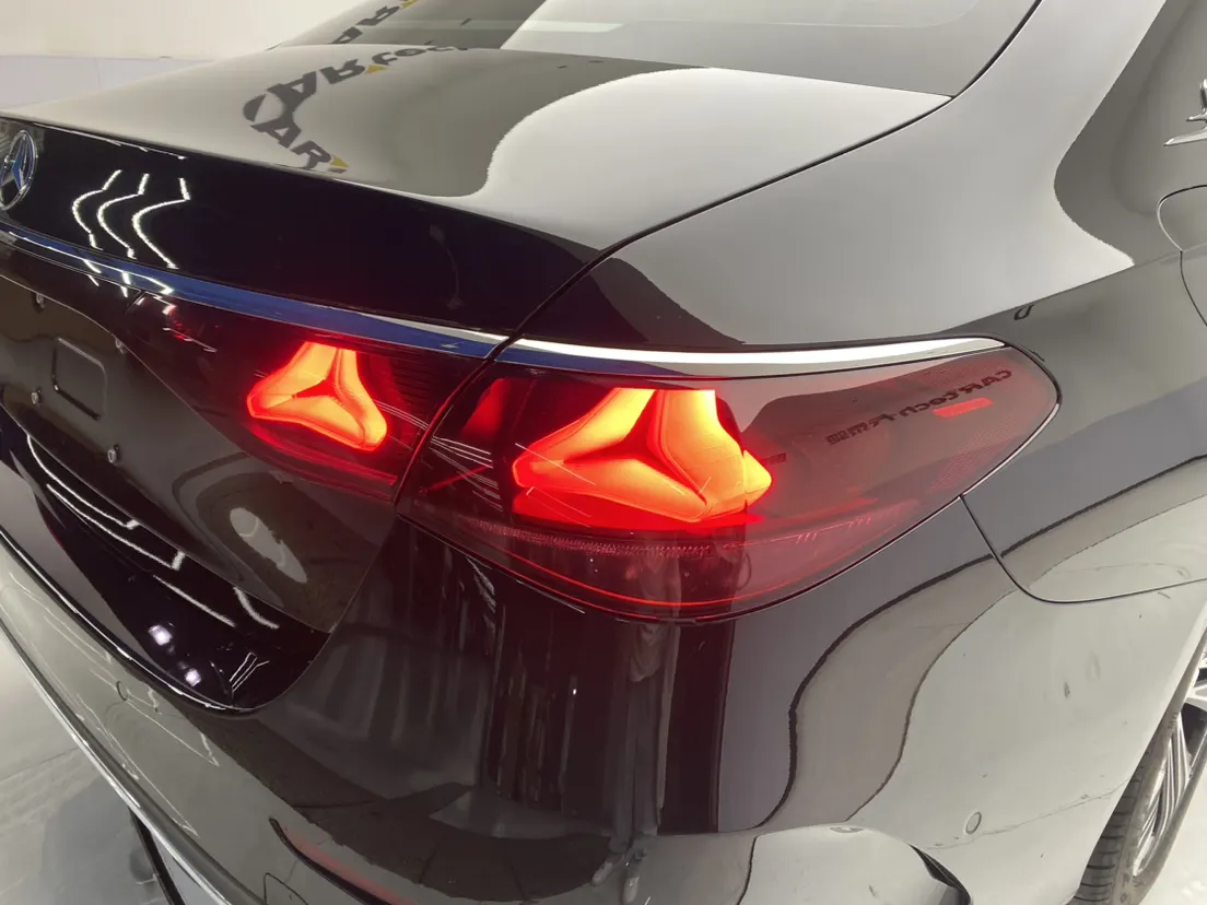 Mercedes-Benz E 350 e, 2025 10