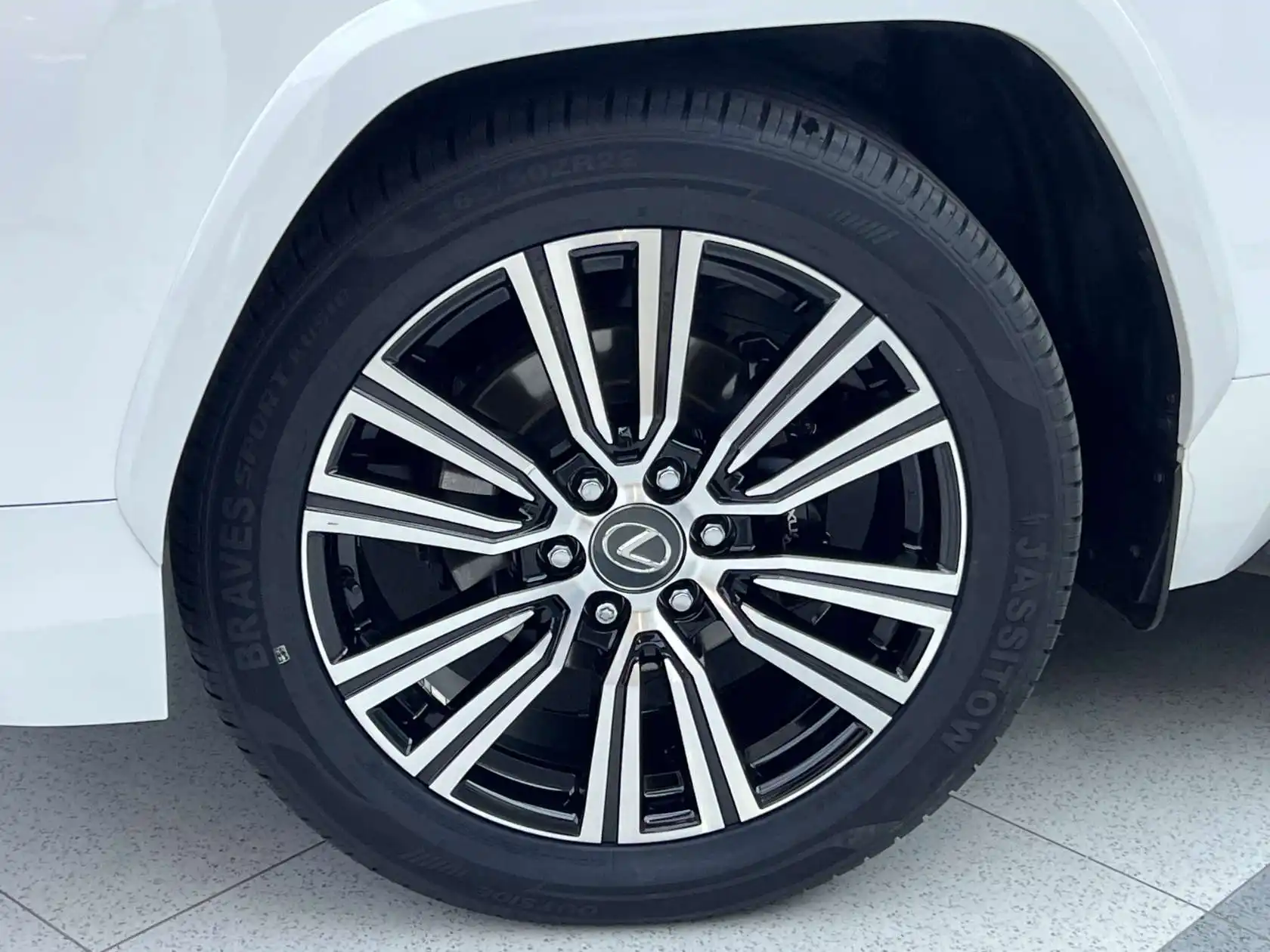 Lexus LX 600, 2025 30