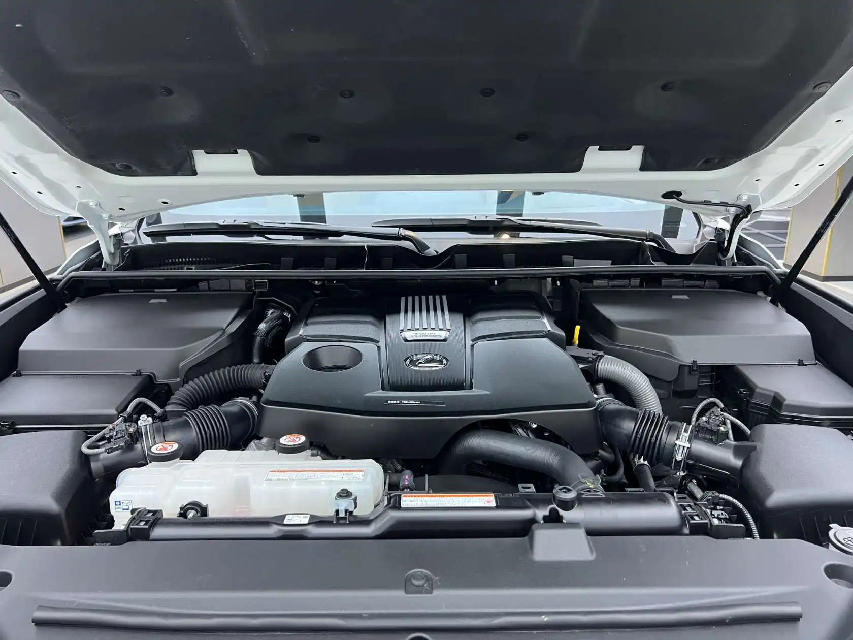 Lexus LX 600, 2025 25