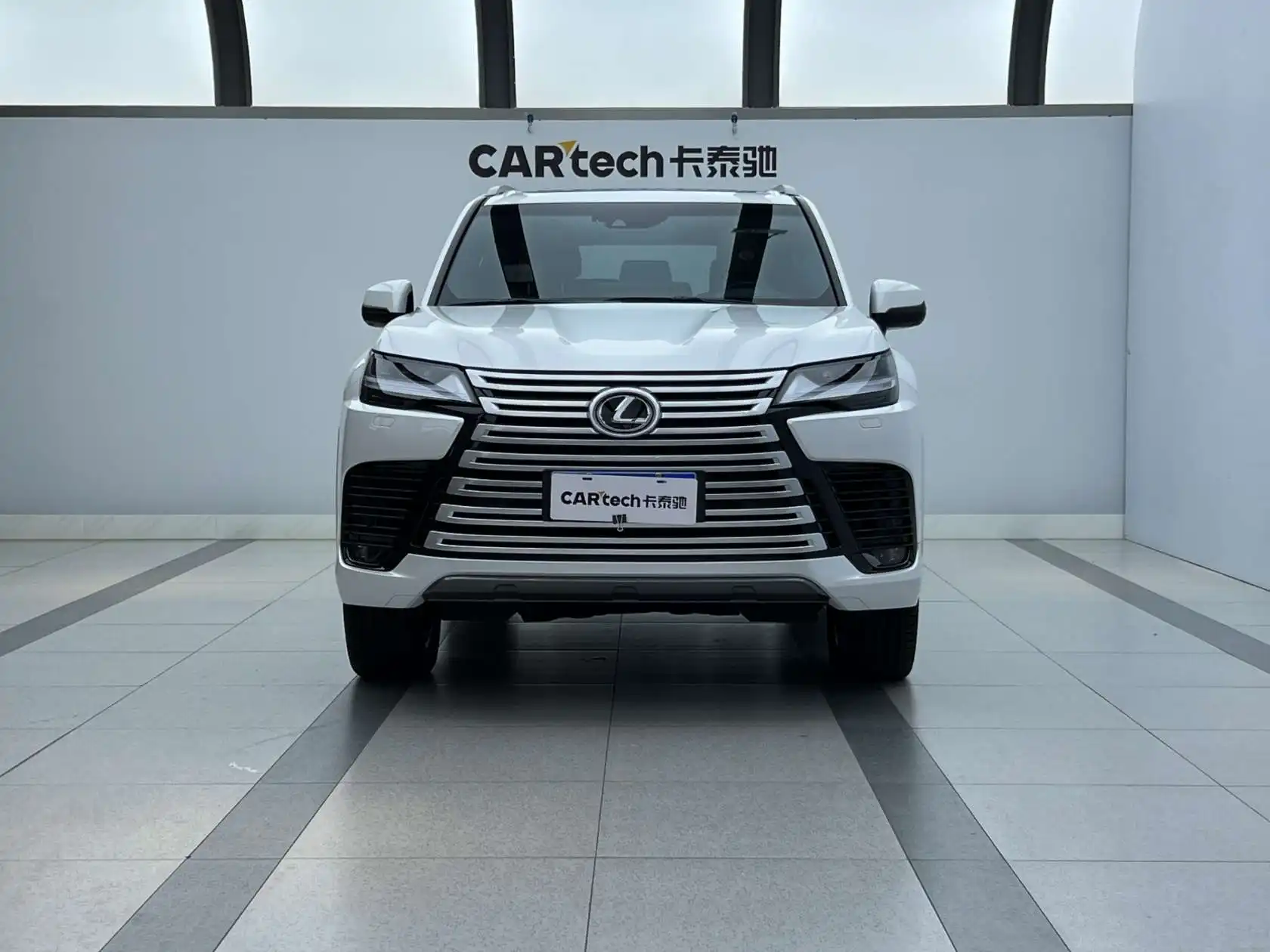Lexus LX 600, 2025 2