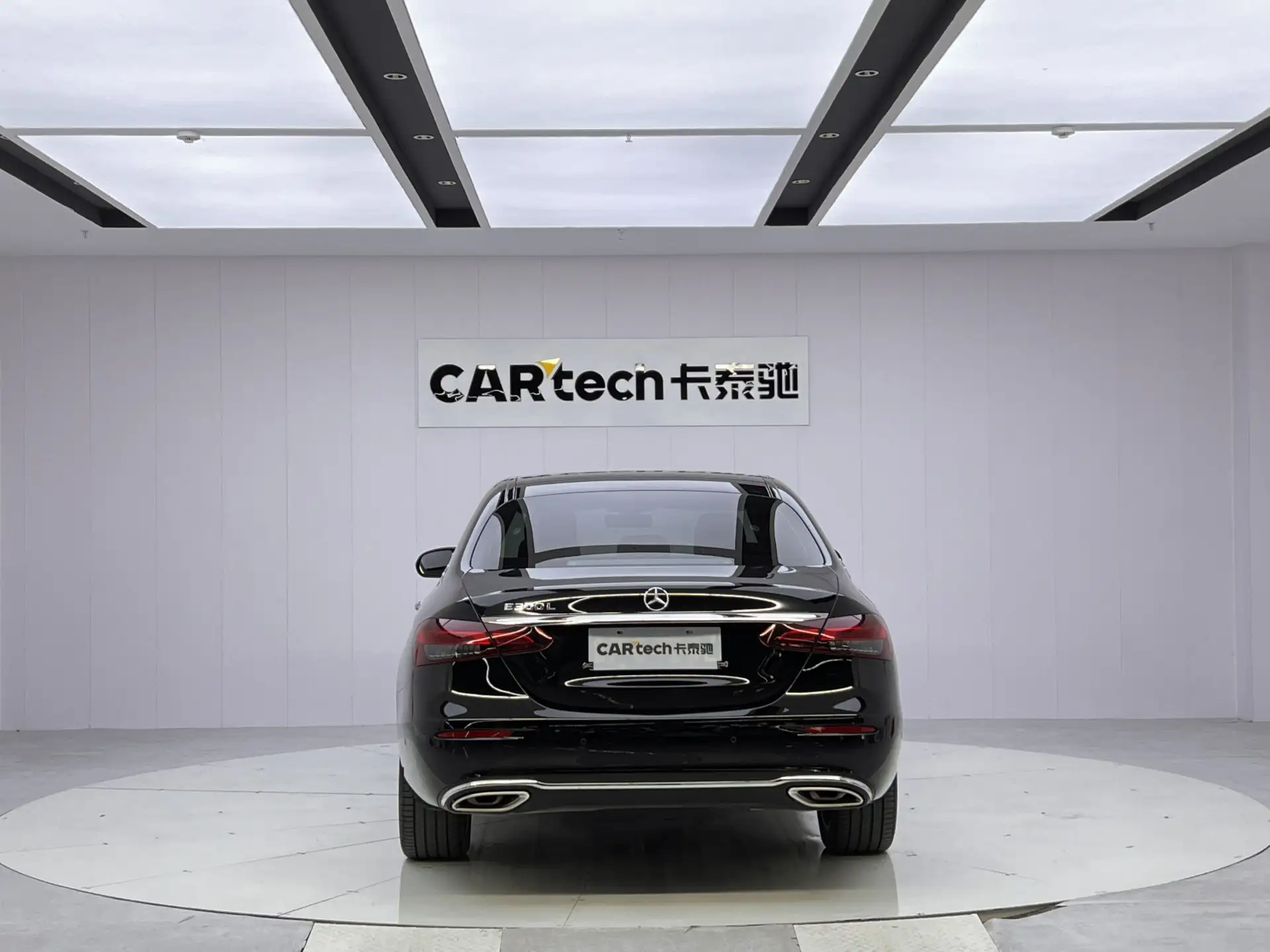 Mercedes-Benz E 300 L, 2023 13