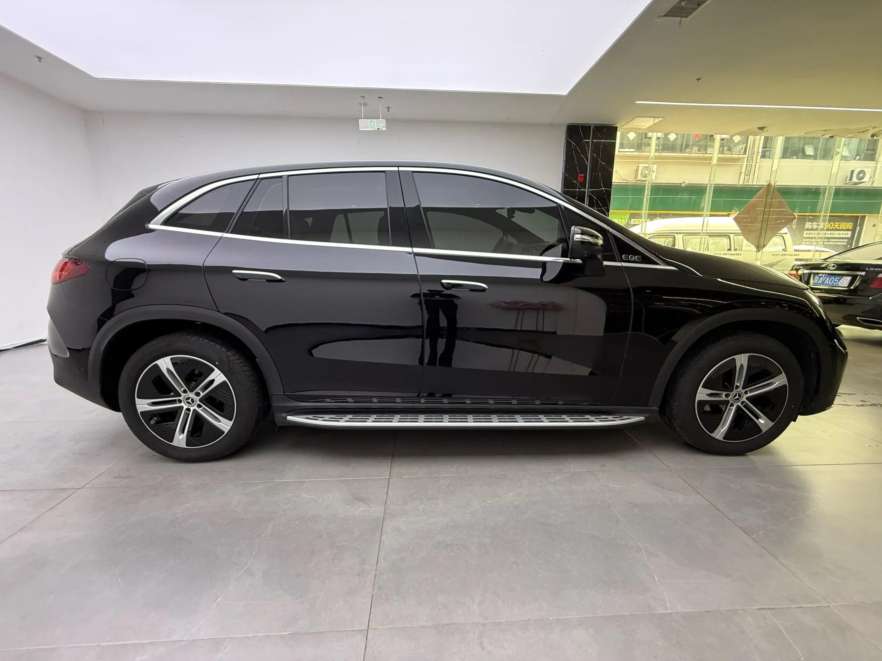 Mercedes-Benz EQE, 2025 4