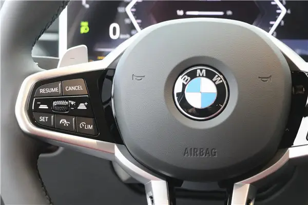 BMW 325Li, 2025 16