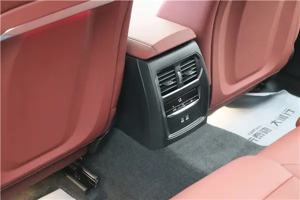 BMW 325Li, 2025 20