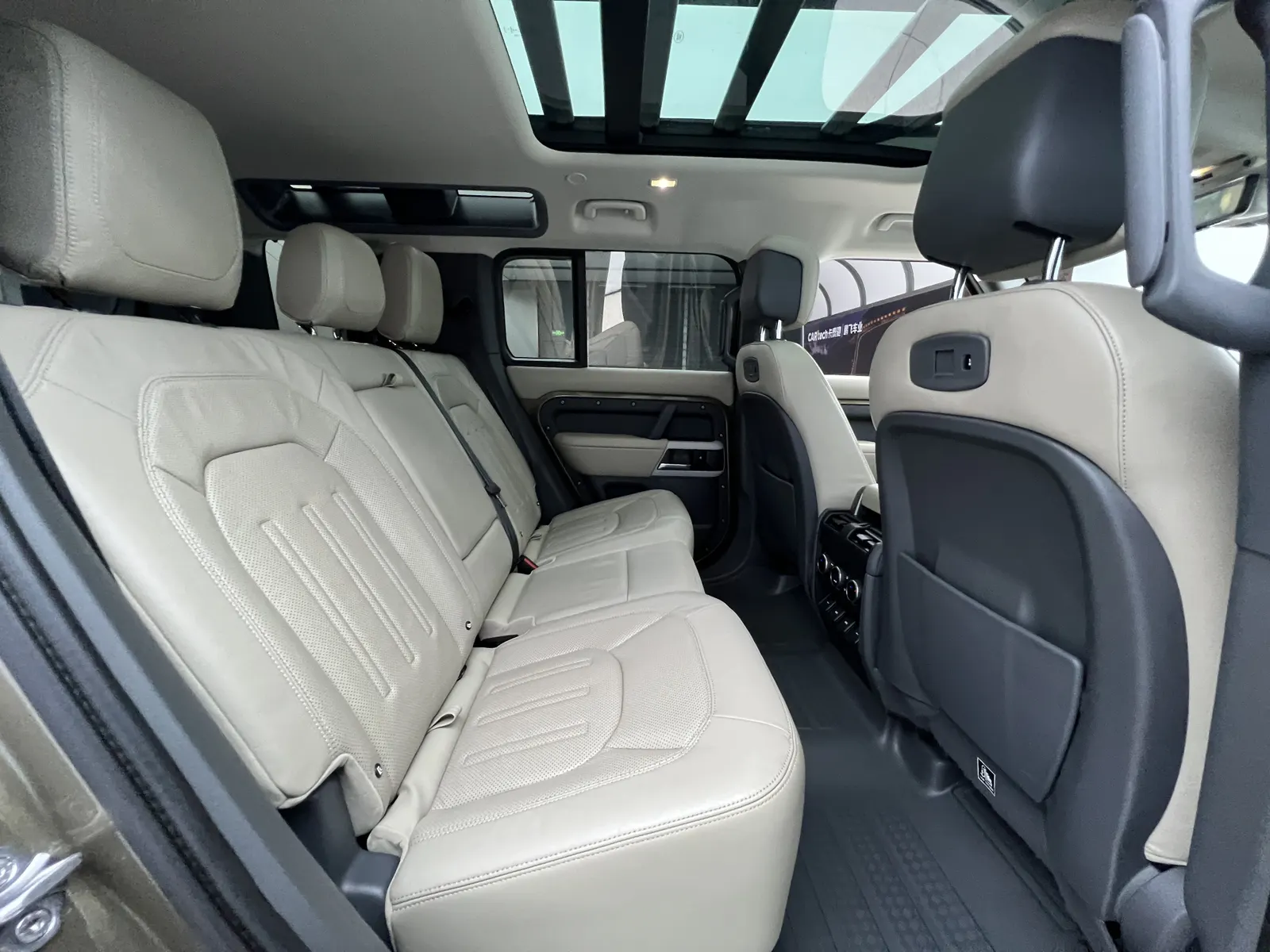 Land Rover Defender, 2020 17
