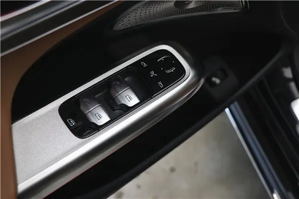 Mercedes-Benz E 300 L, 2026 13