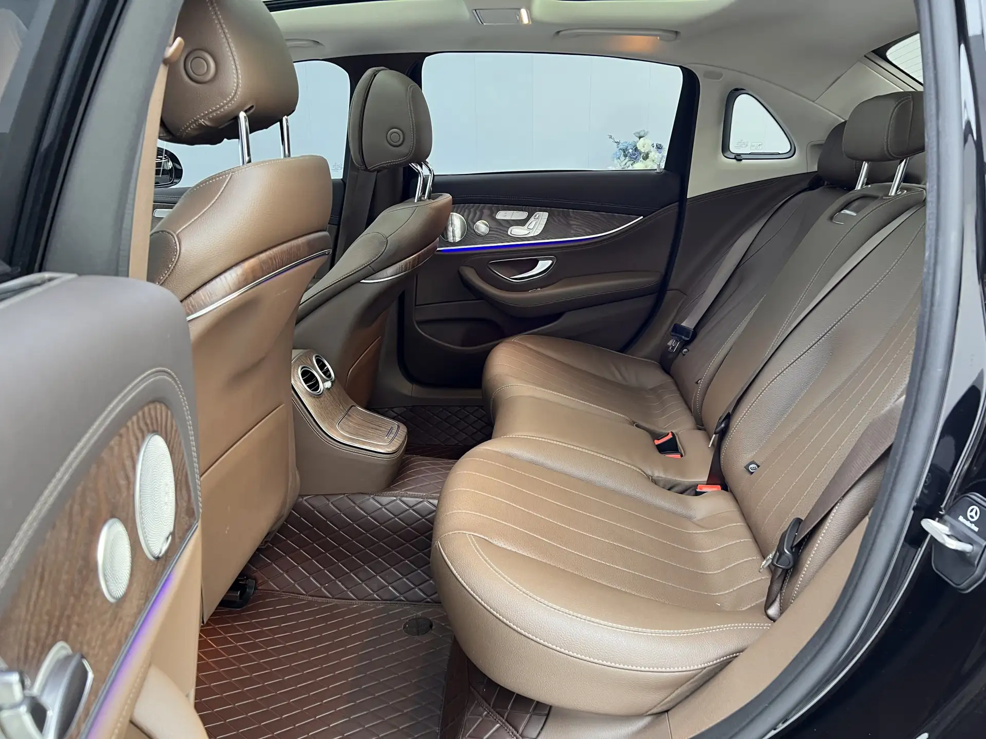 Mercedes-Benz E 300 L, 2023 20