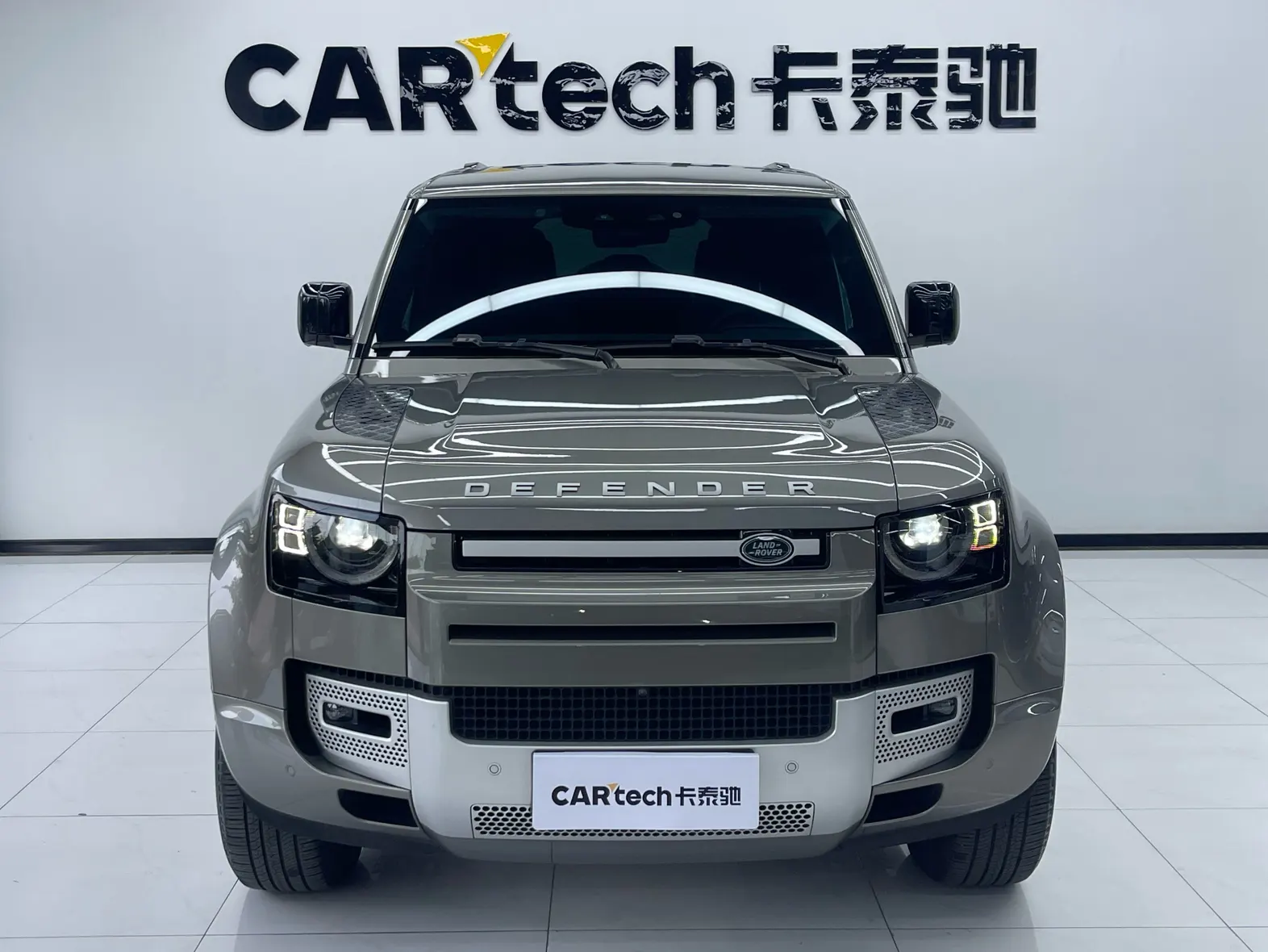 Land Rover Defender, 2024 2