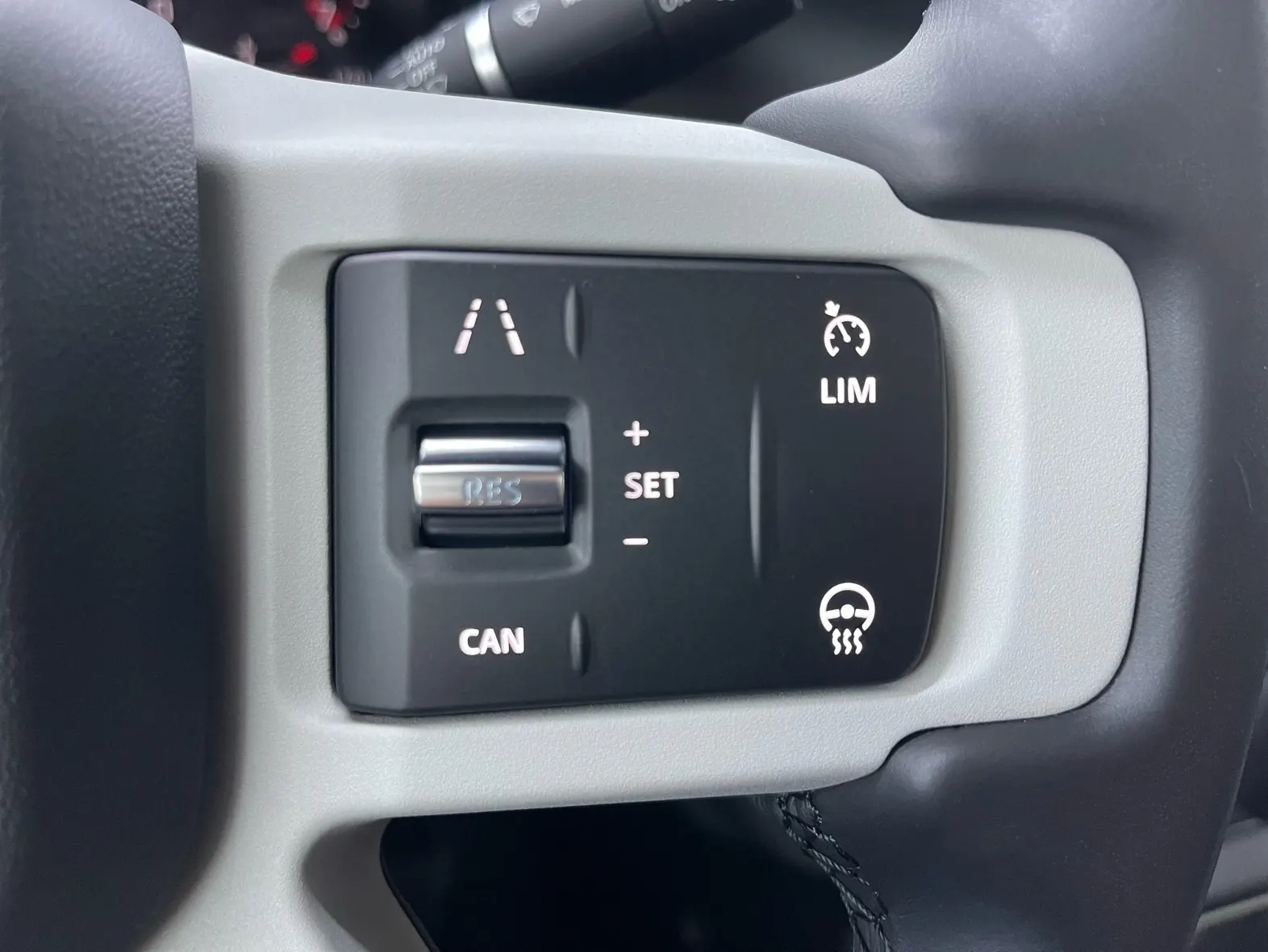 Land Rover Defender, 2024 21