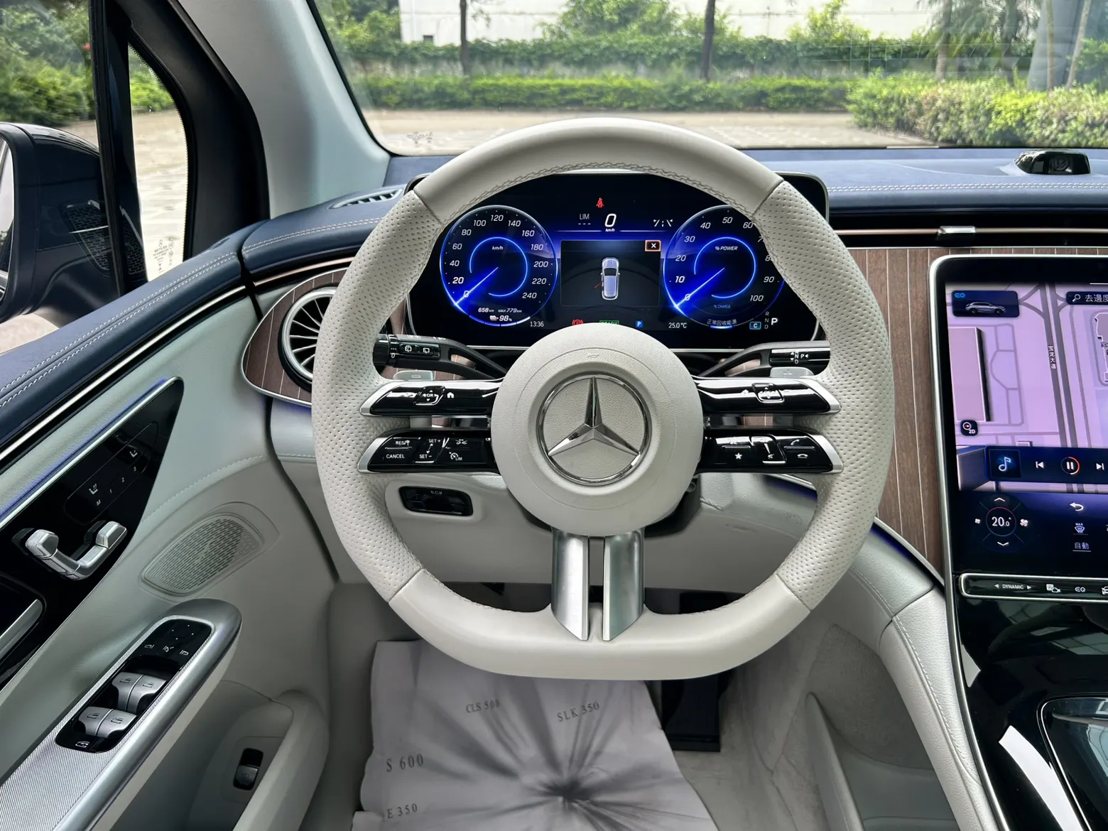 Mercedes-Benz EQE, 2023 13