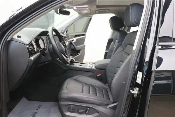 Volkswagen Touareg, 2022 все фото