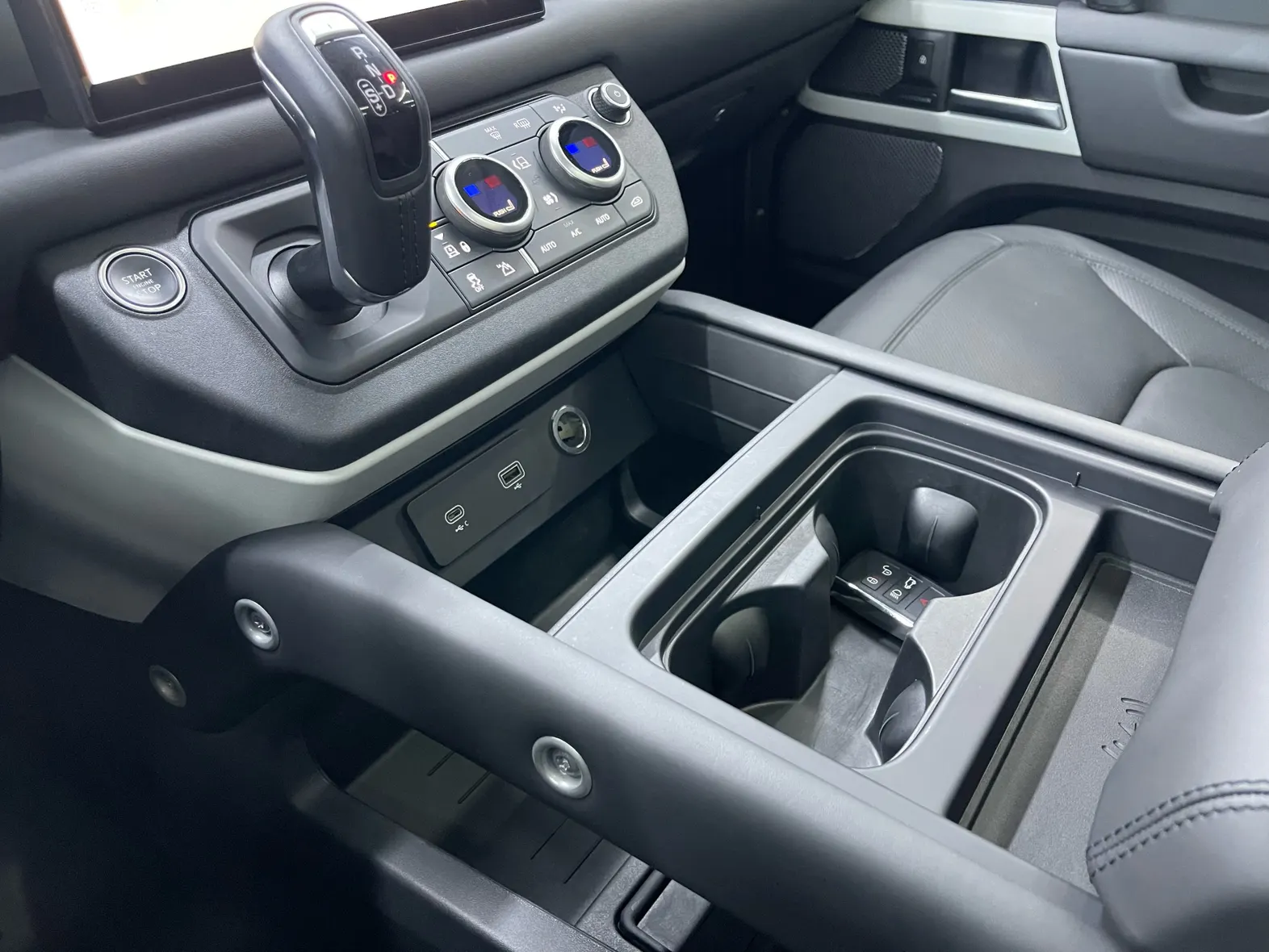 Land Rover Defender, 2024 23