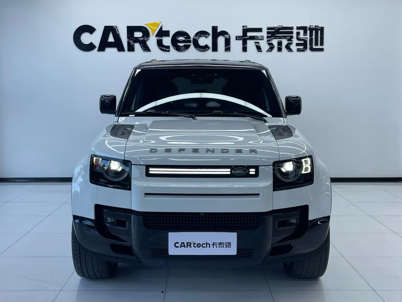 Land Rover Defender, 2024 2