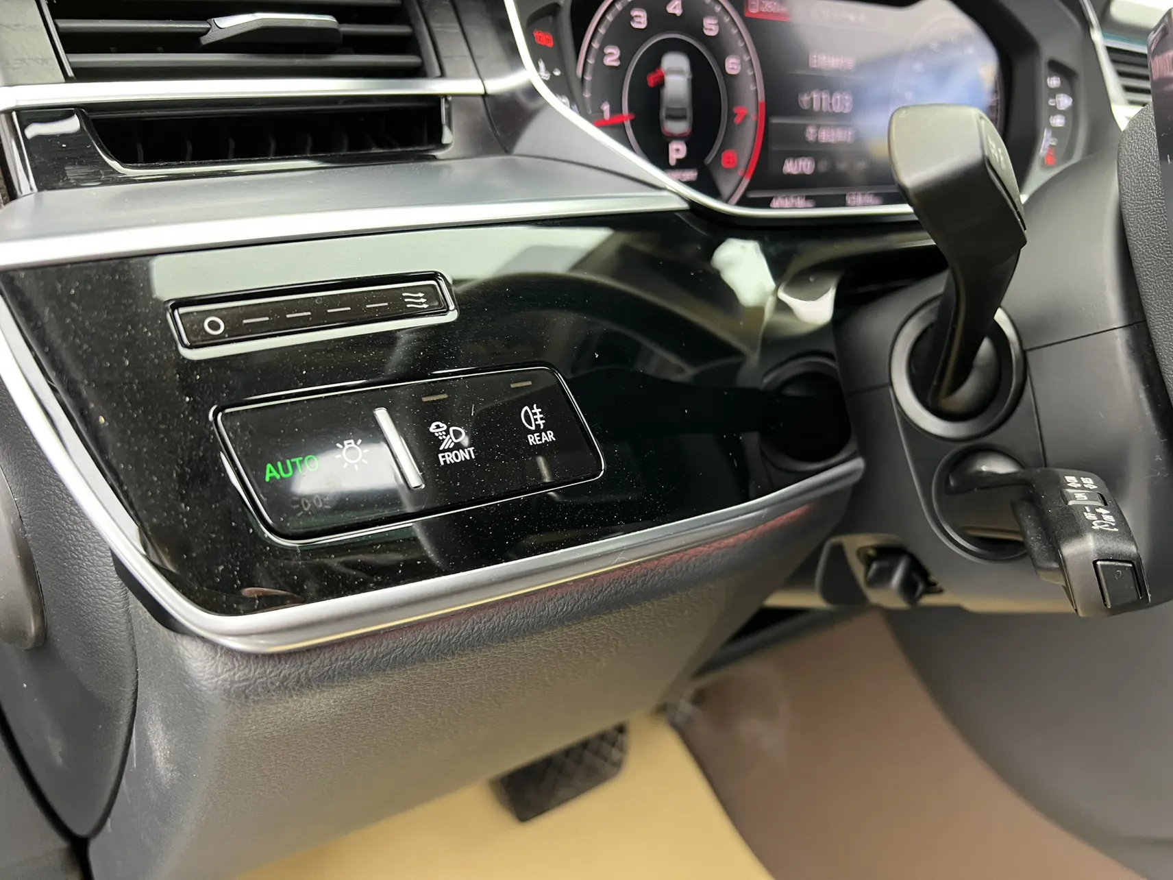 Audi A8L 45 TFSI, 2024 20