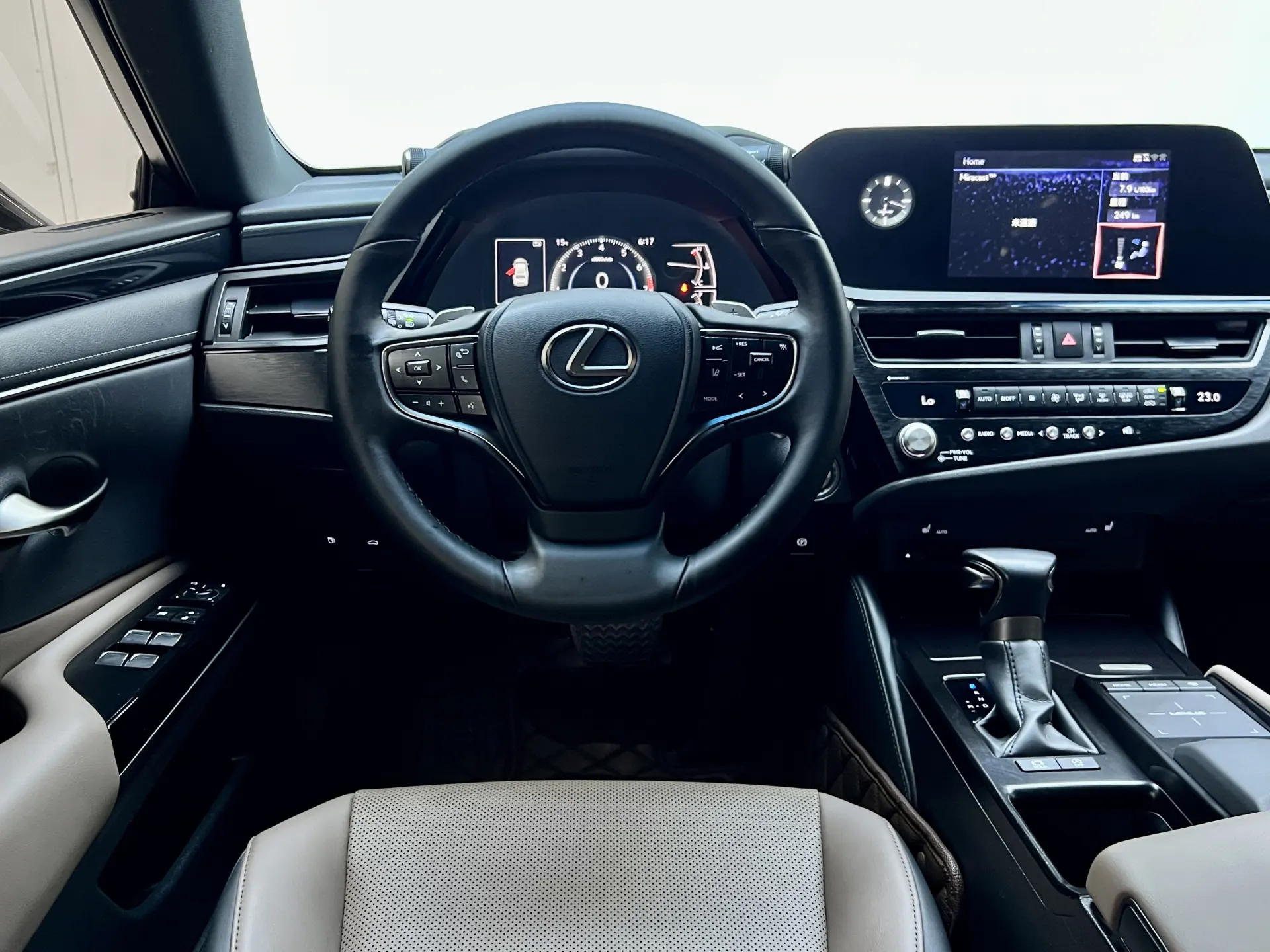 Lexus ES 200, 2021 16