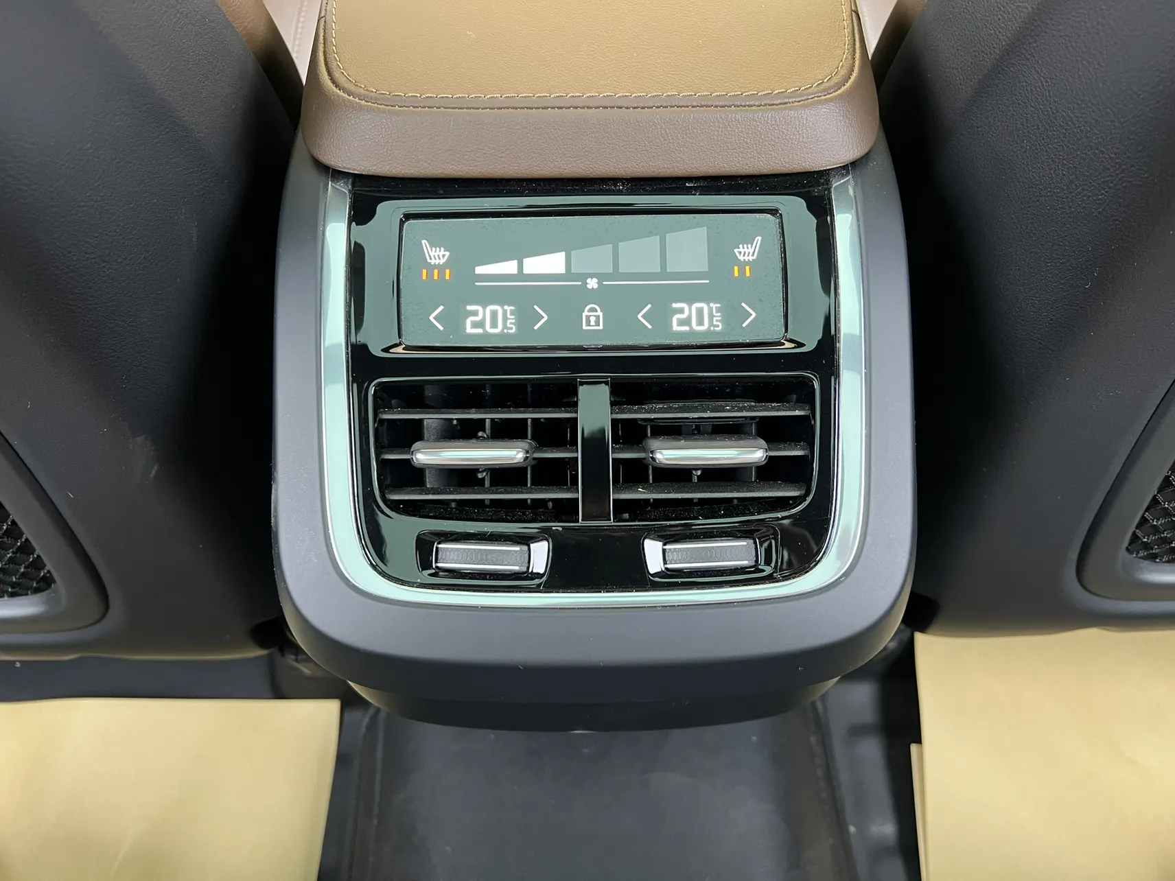 Volvo XC90, 2022 24
