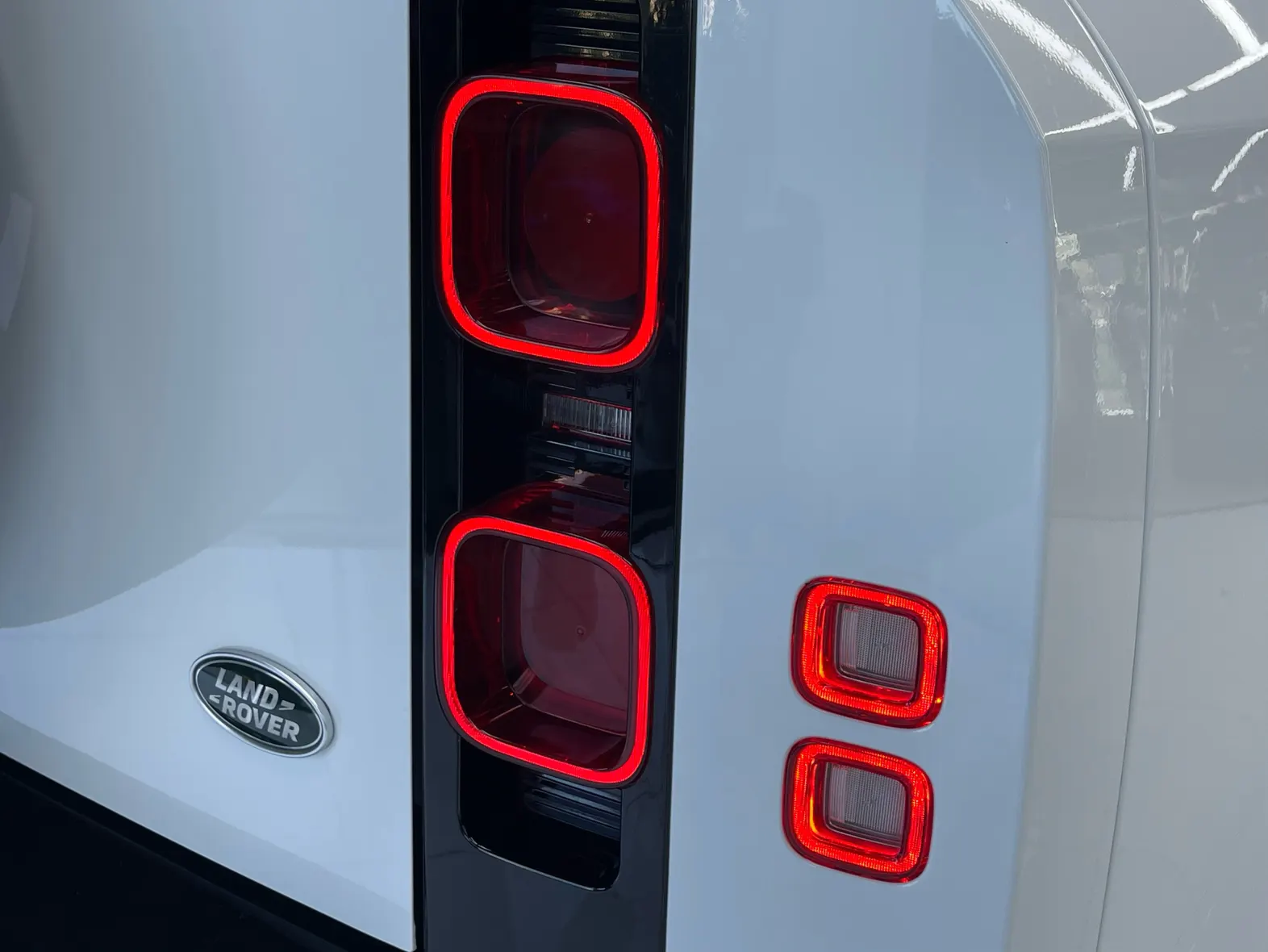 Land Rover Defender, 2024 7