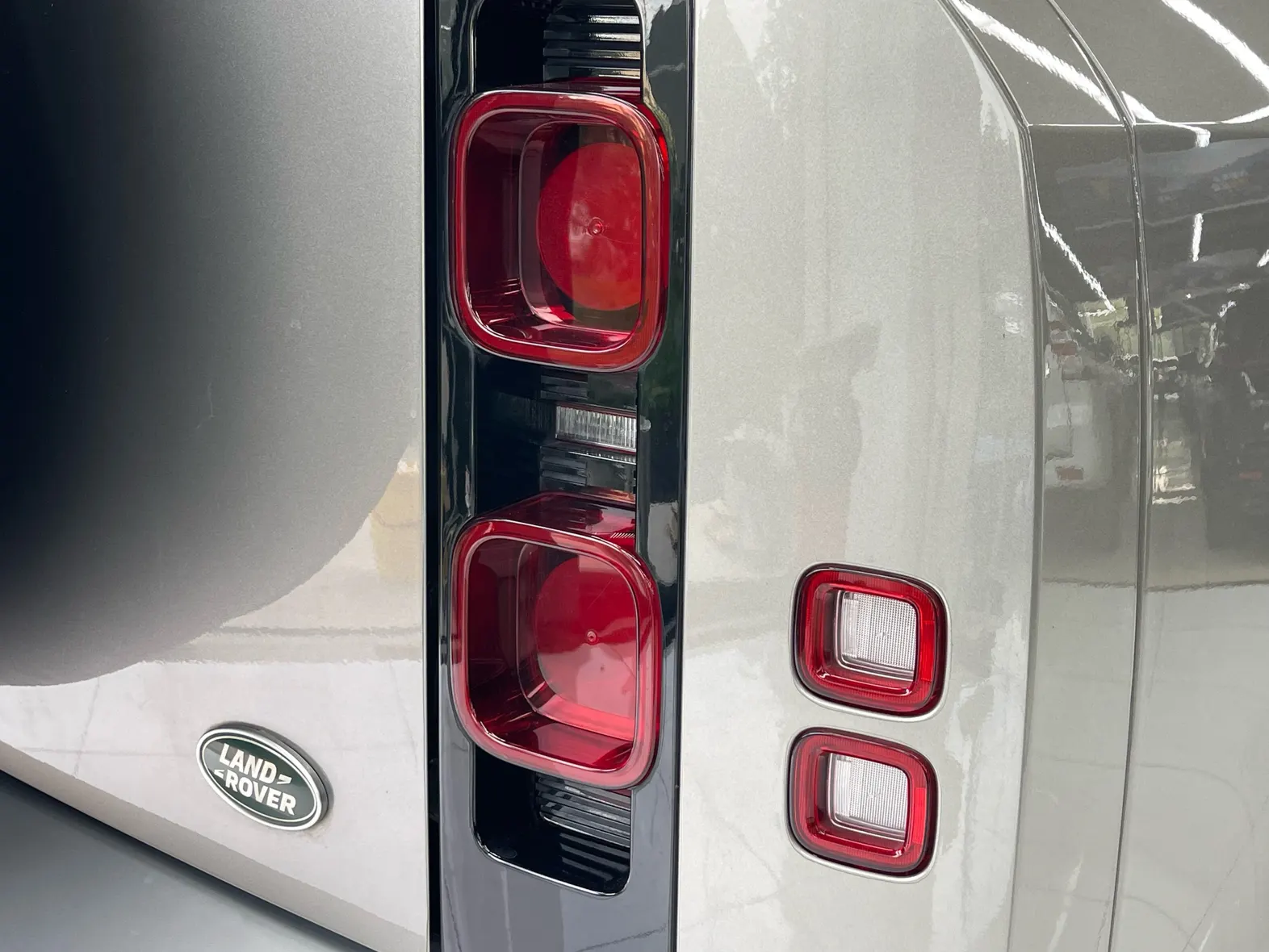Land Rover Defender, 2024 все фото