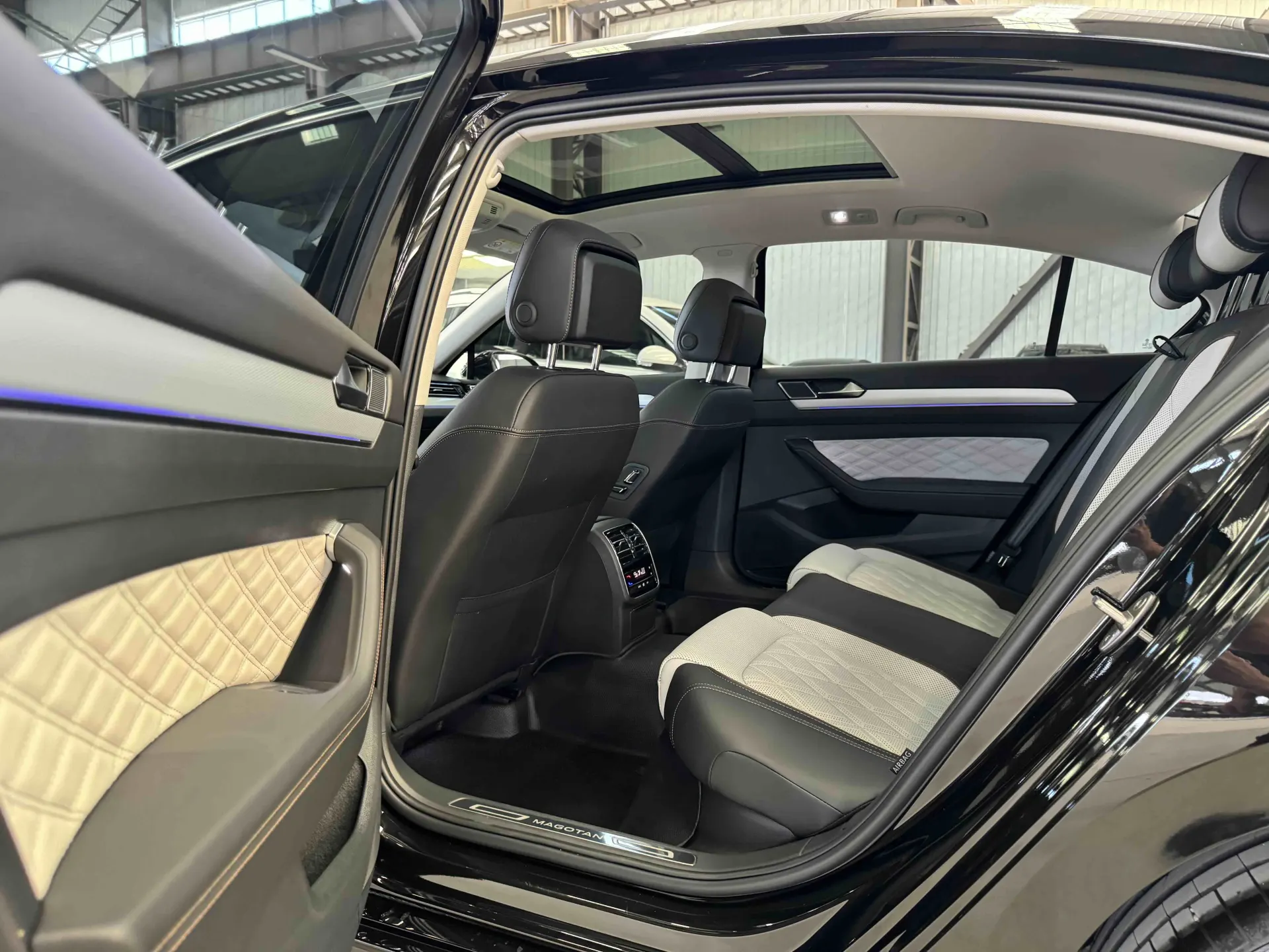 Volkswagen Magotan, 2025 11