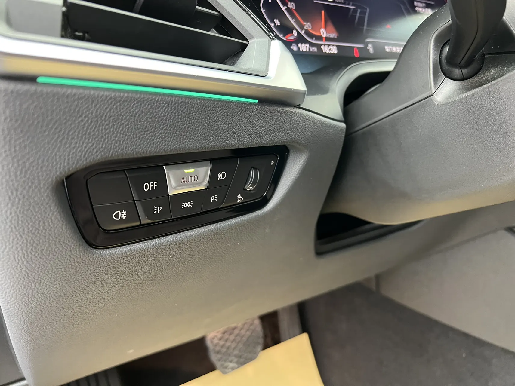 BMW 325i, 2020 28