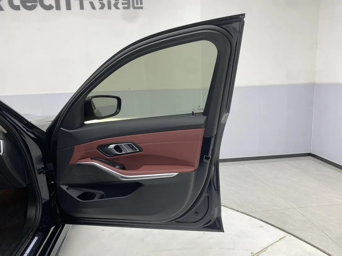 BMW 325Li, 2024 21