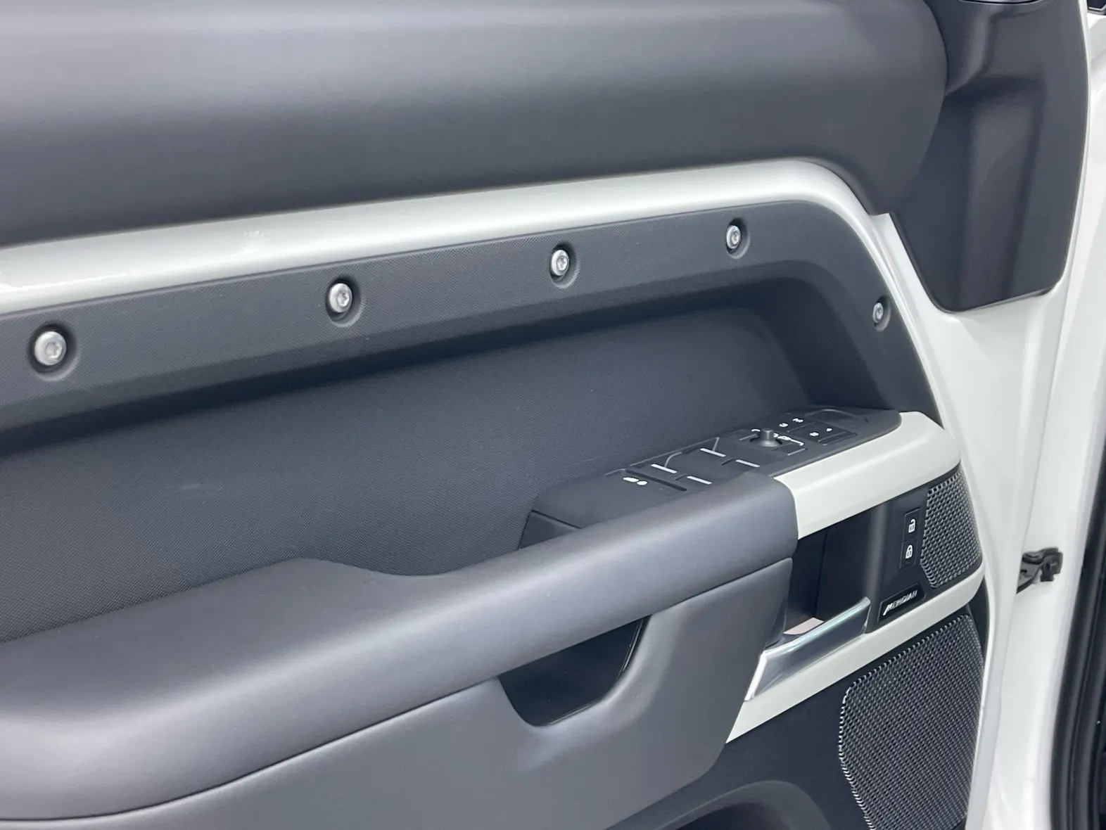 Land Rover Defender, 2024 15
