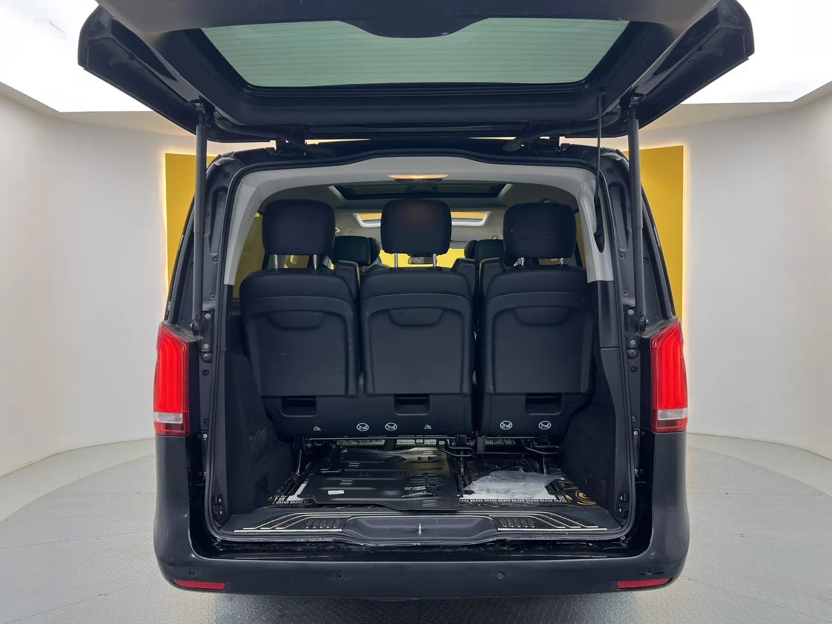 Mercedes-Benz V, 2021 11