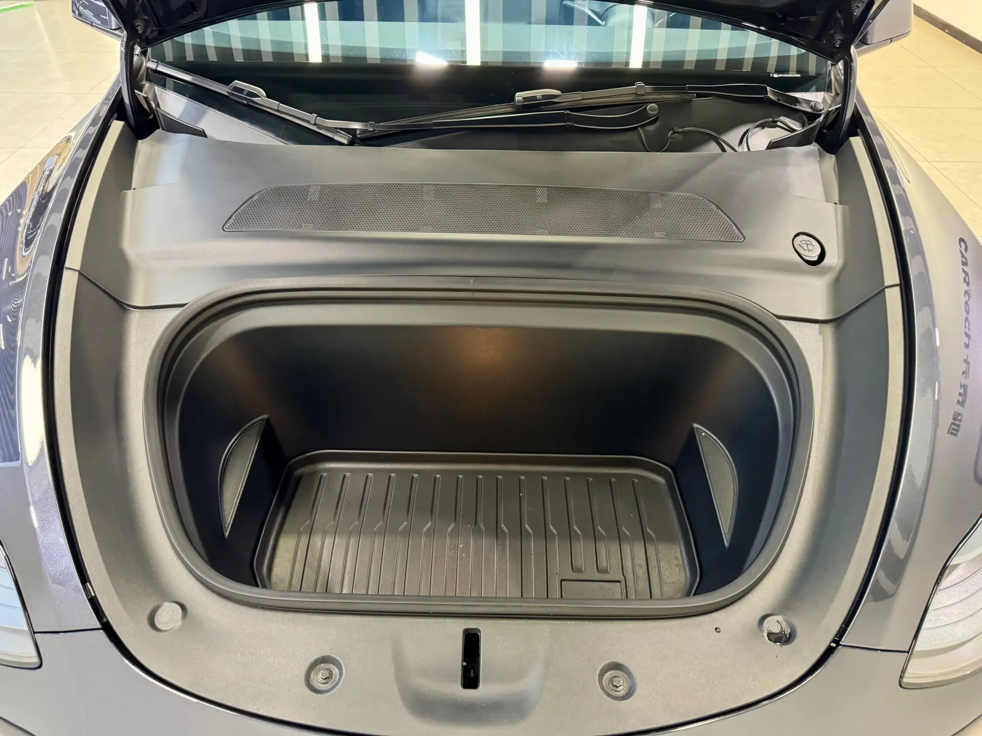 Tesla Model Y, 2024 19