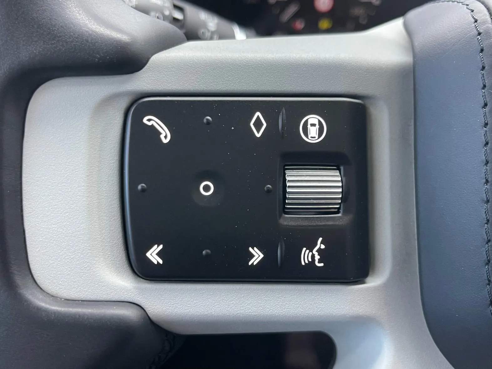 Land Rover Defender, 2024 25