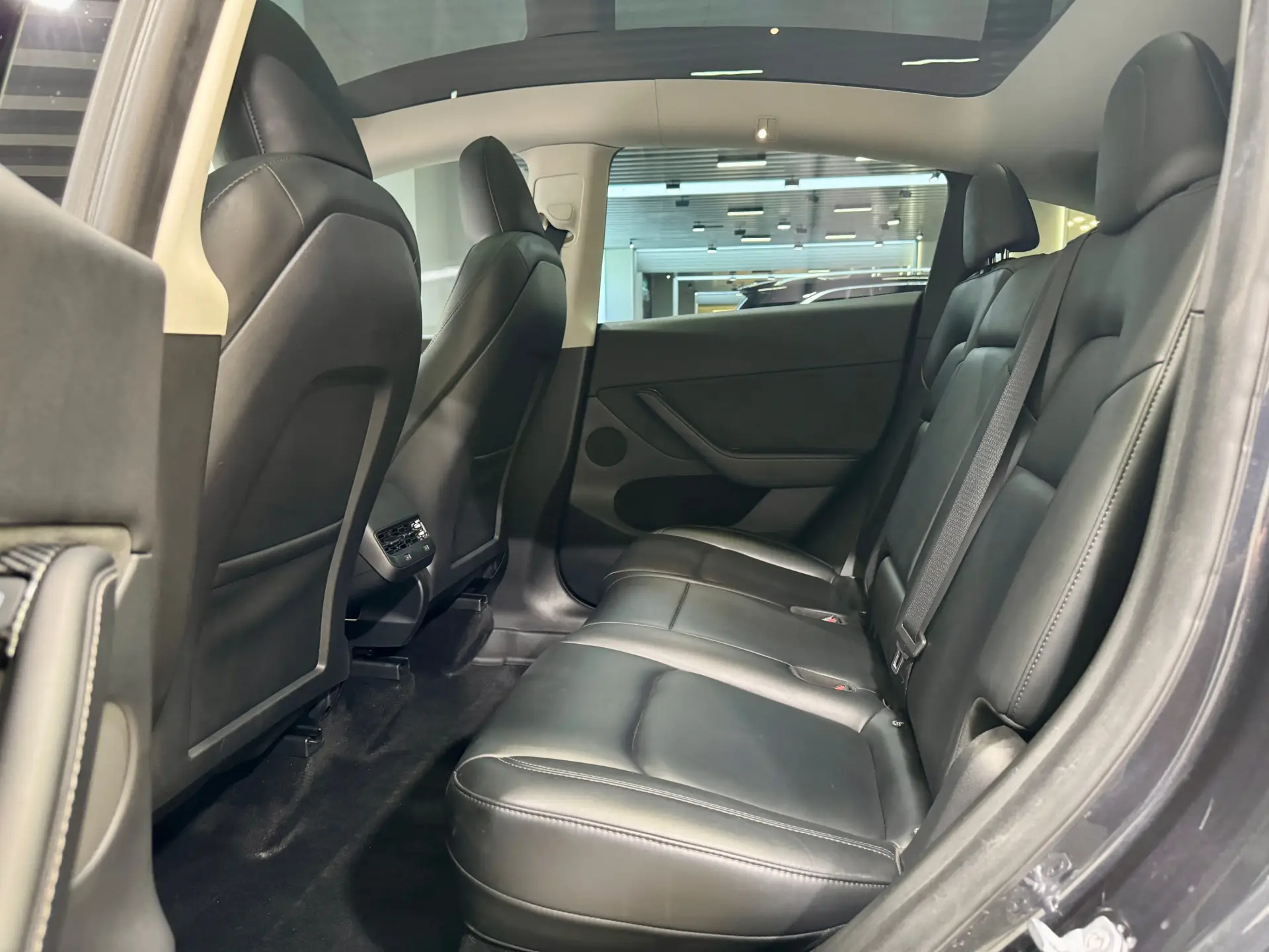 Tesla Model Y, 2024 16