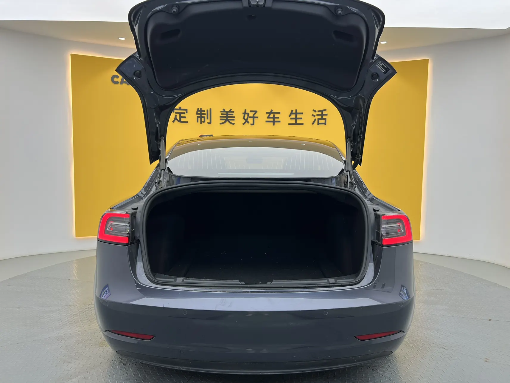 Tesla Model 3, 2020 13