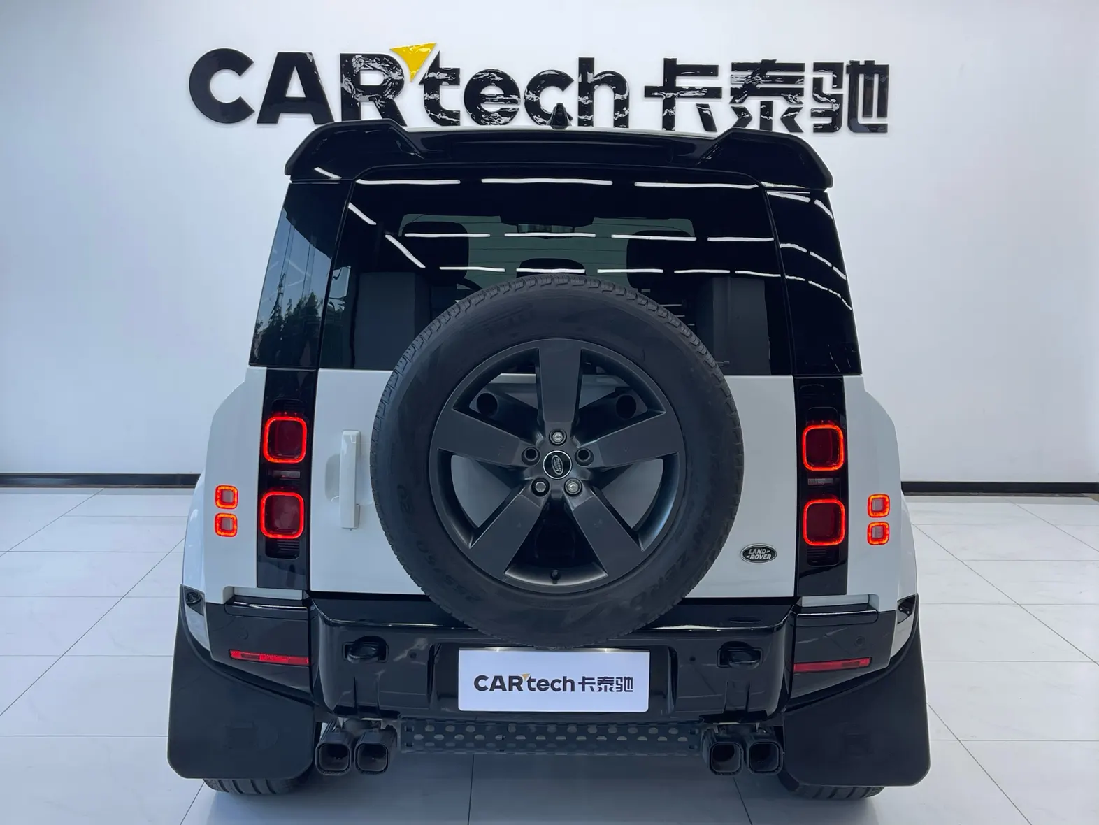 Land Rover Defender, 2024 4