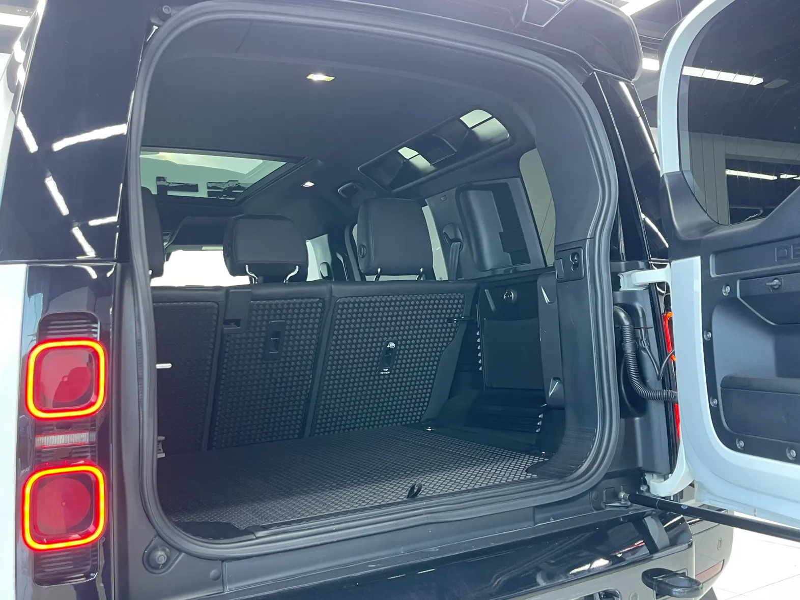 Land Rover Defender, 2024 11