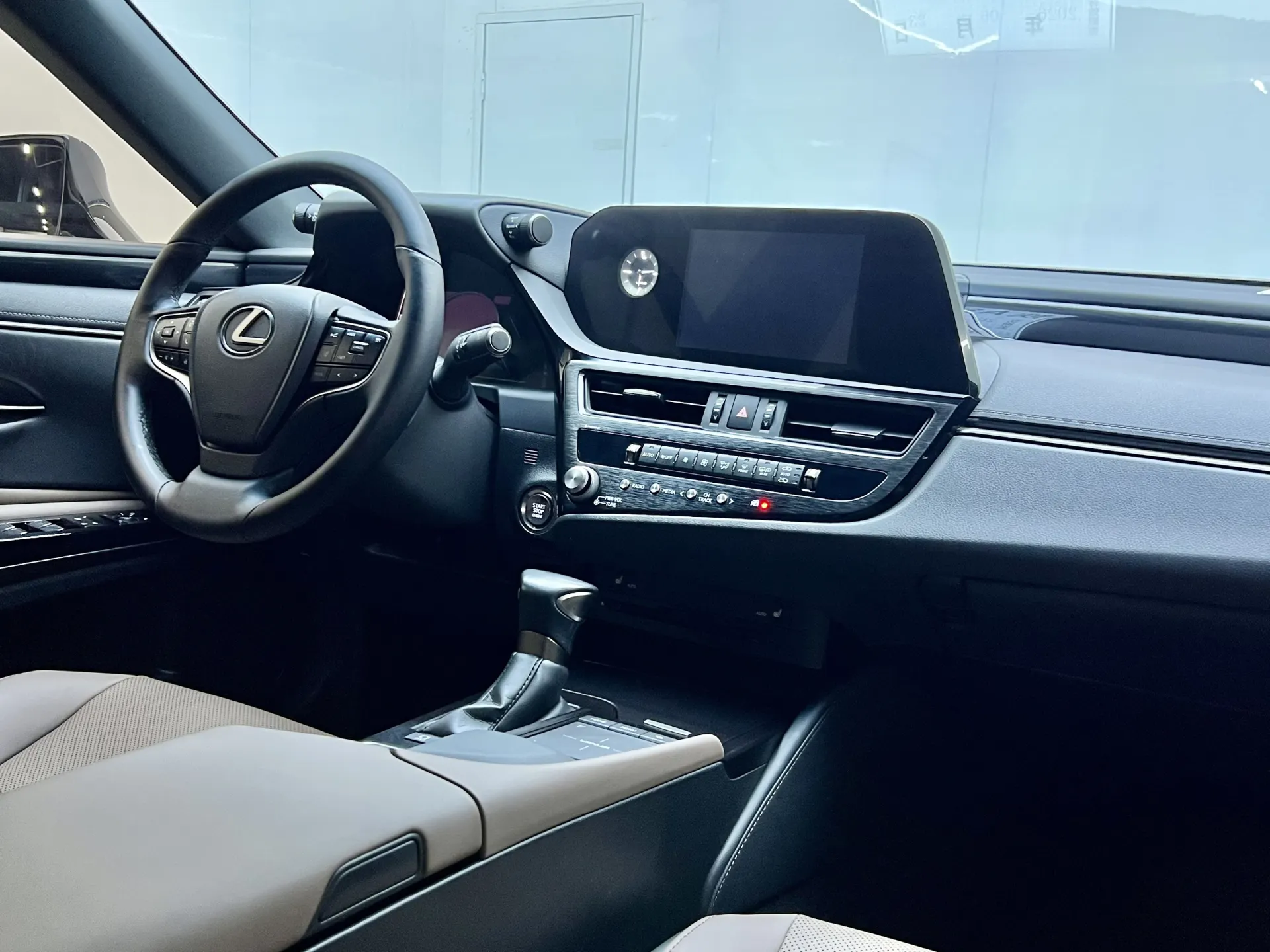 Lexus ES 200, 2021 26