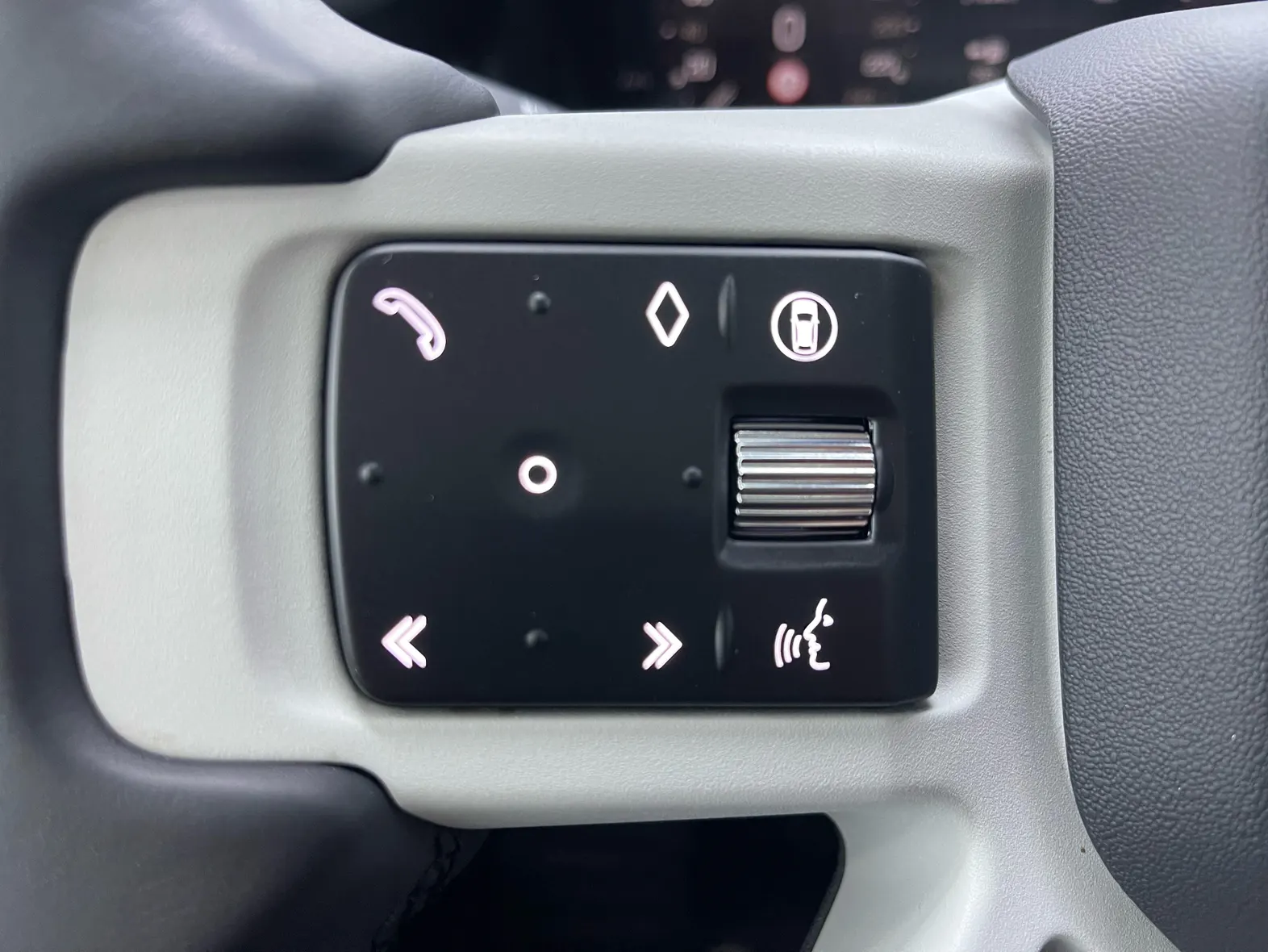 Land Rover Defender, 2024 25