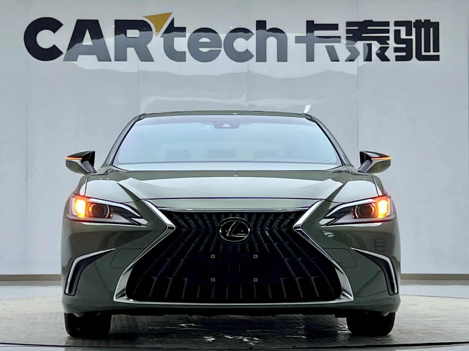Lexus ES 200, 2021 11