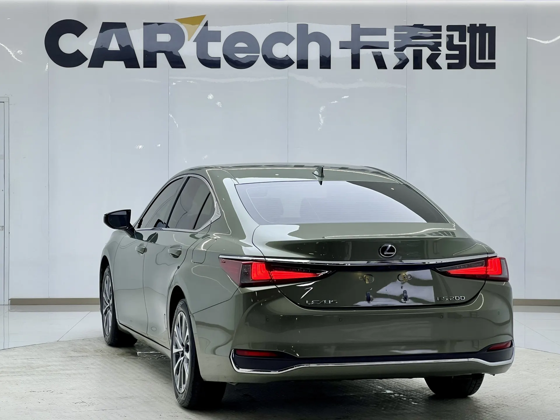 Lexus ES 200, 2021 10