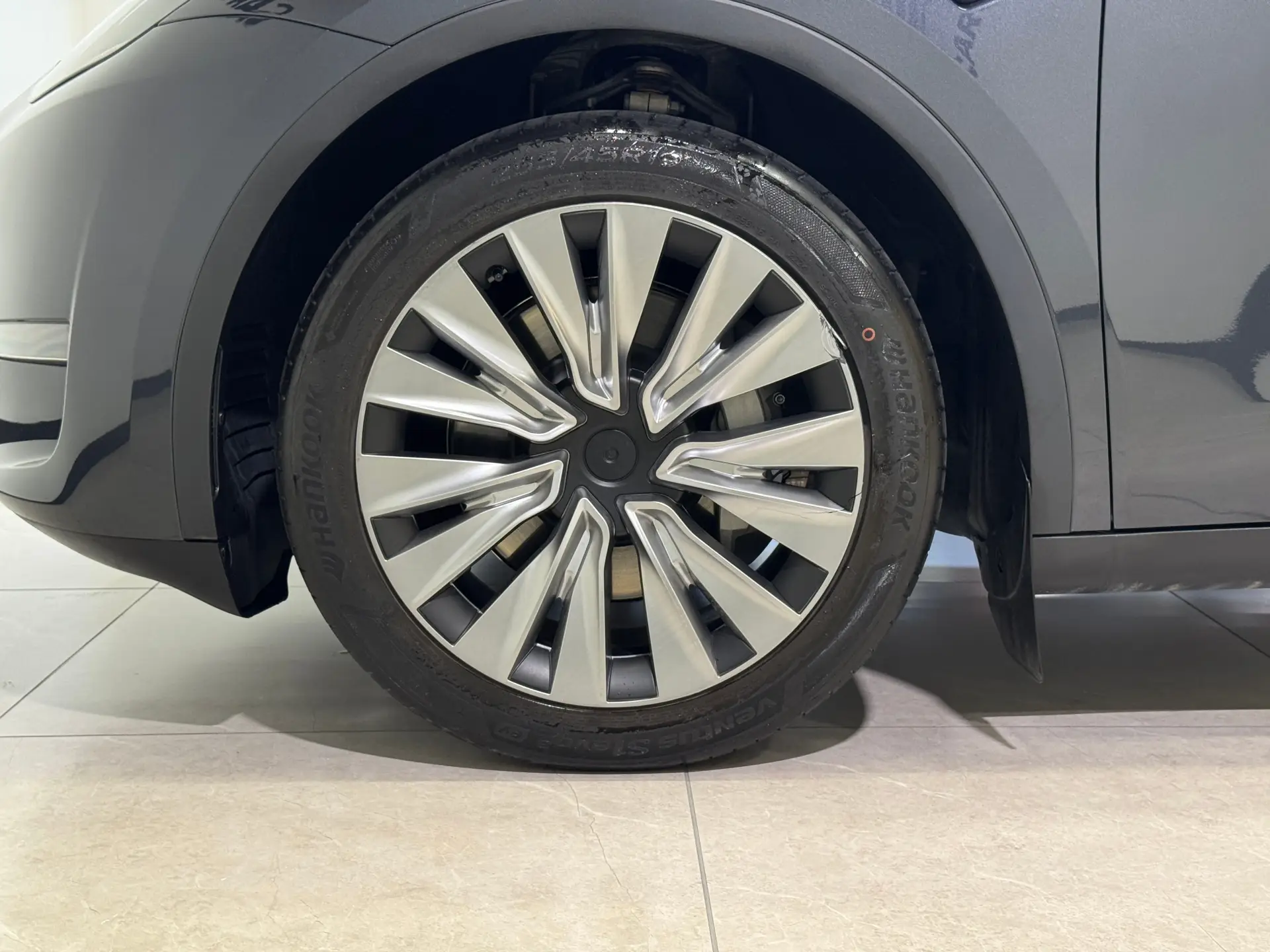 Tesla Model Y, 2024 3
