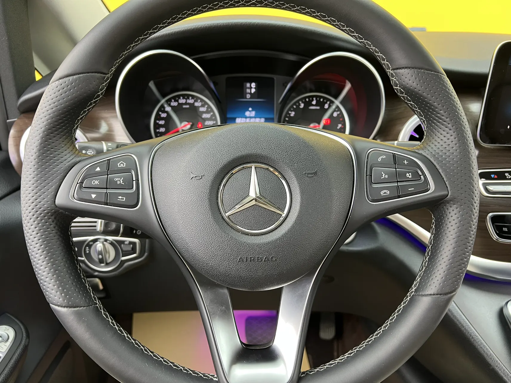 Mercedes-Benz V, 2021 18