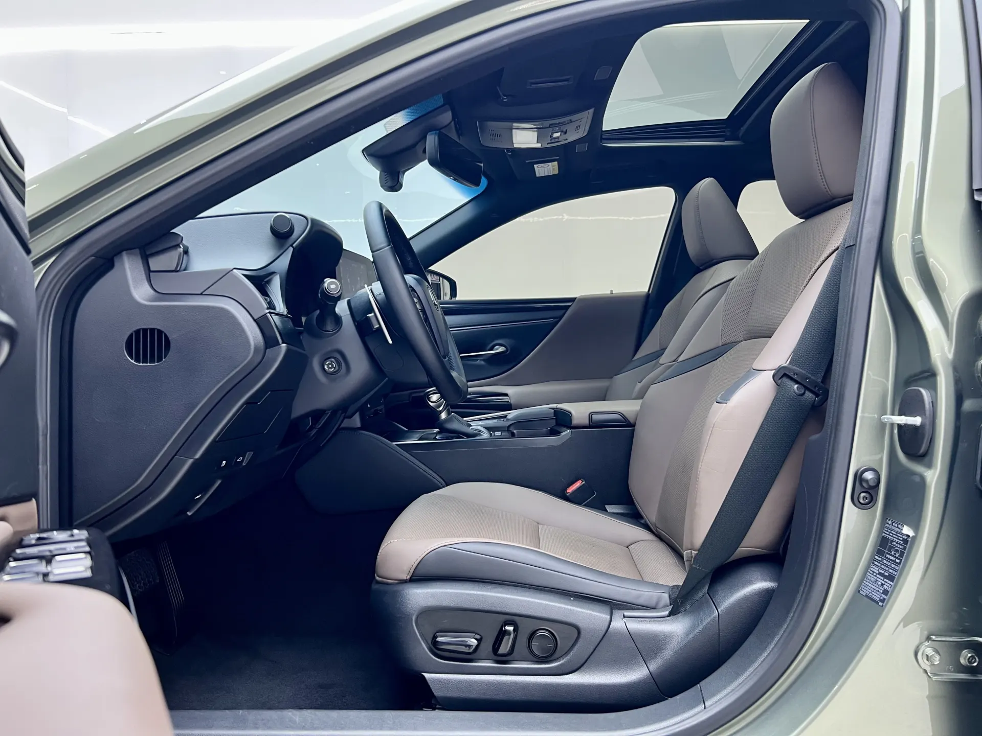 Lexus ES 200, 2021 24