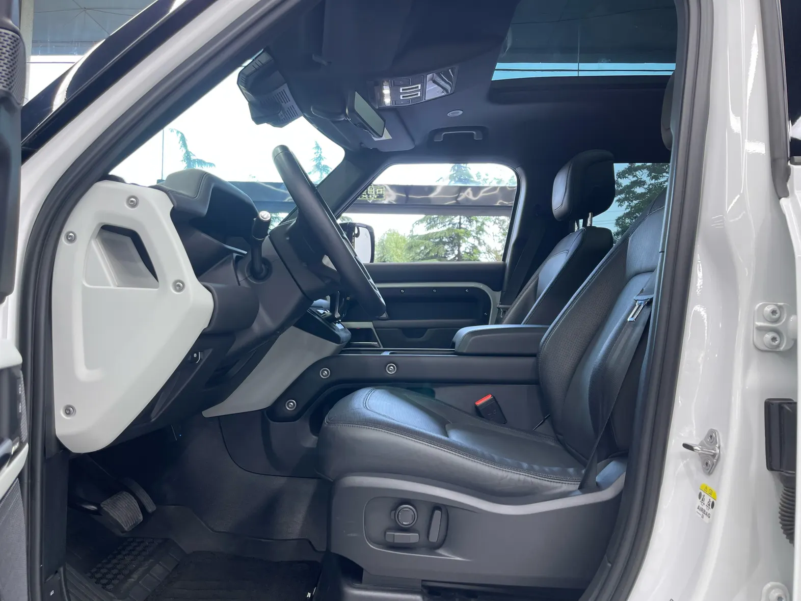 Land Rover Defender, 2024 16