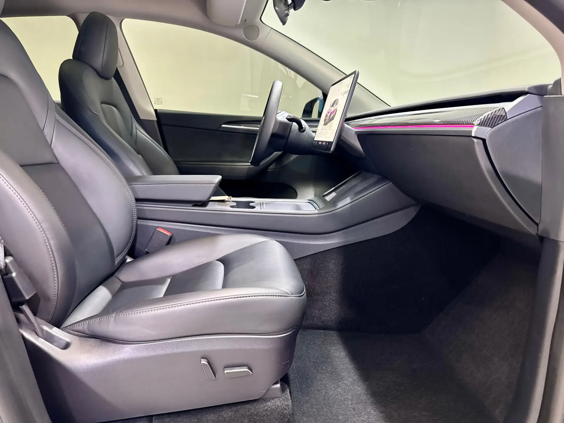 Tesla Model Y, 2024 8