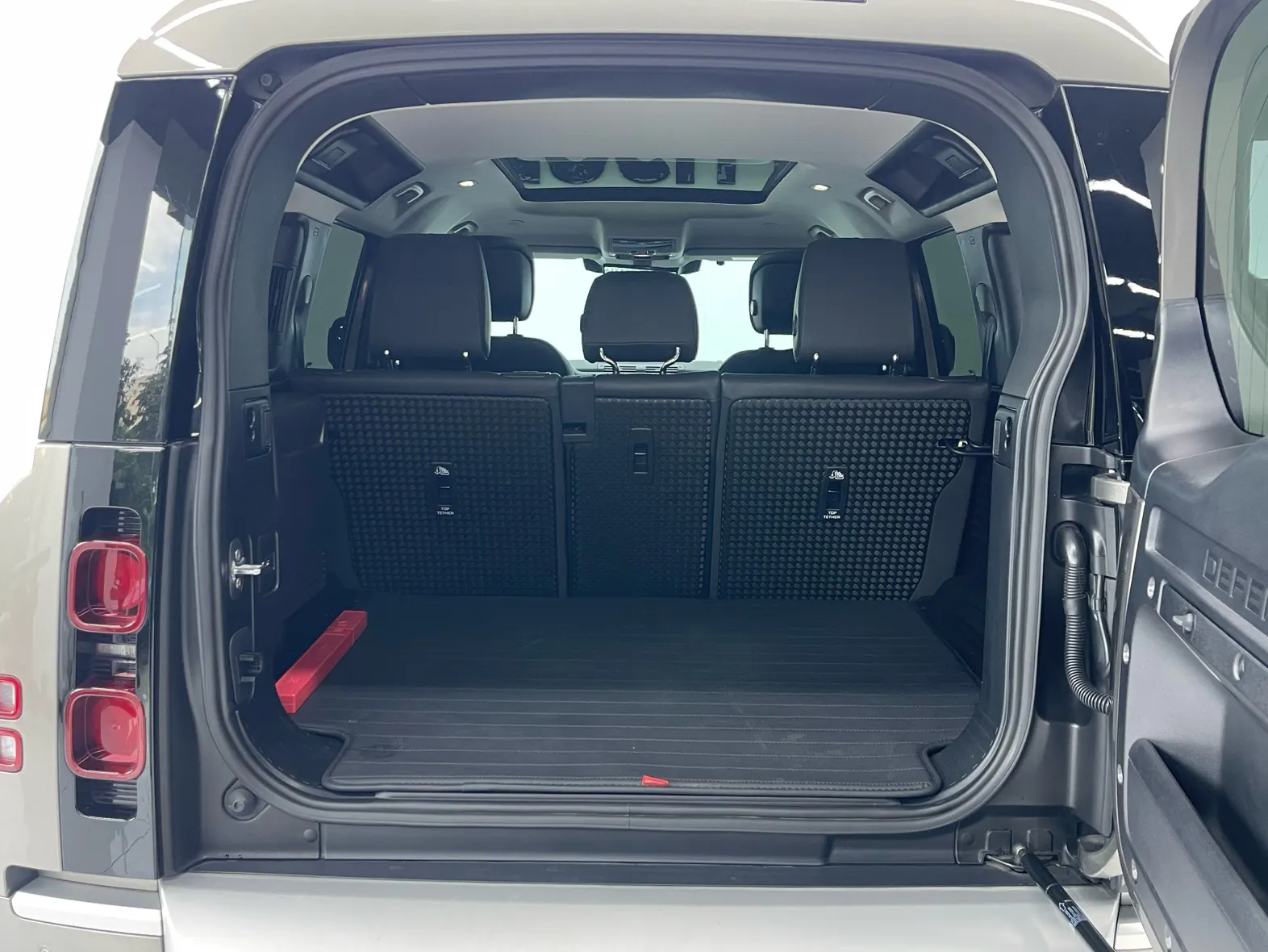 Land Rover Defender, 2024 26
