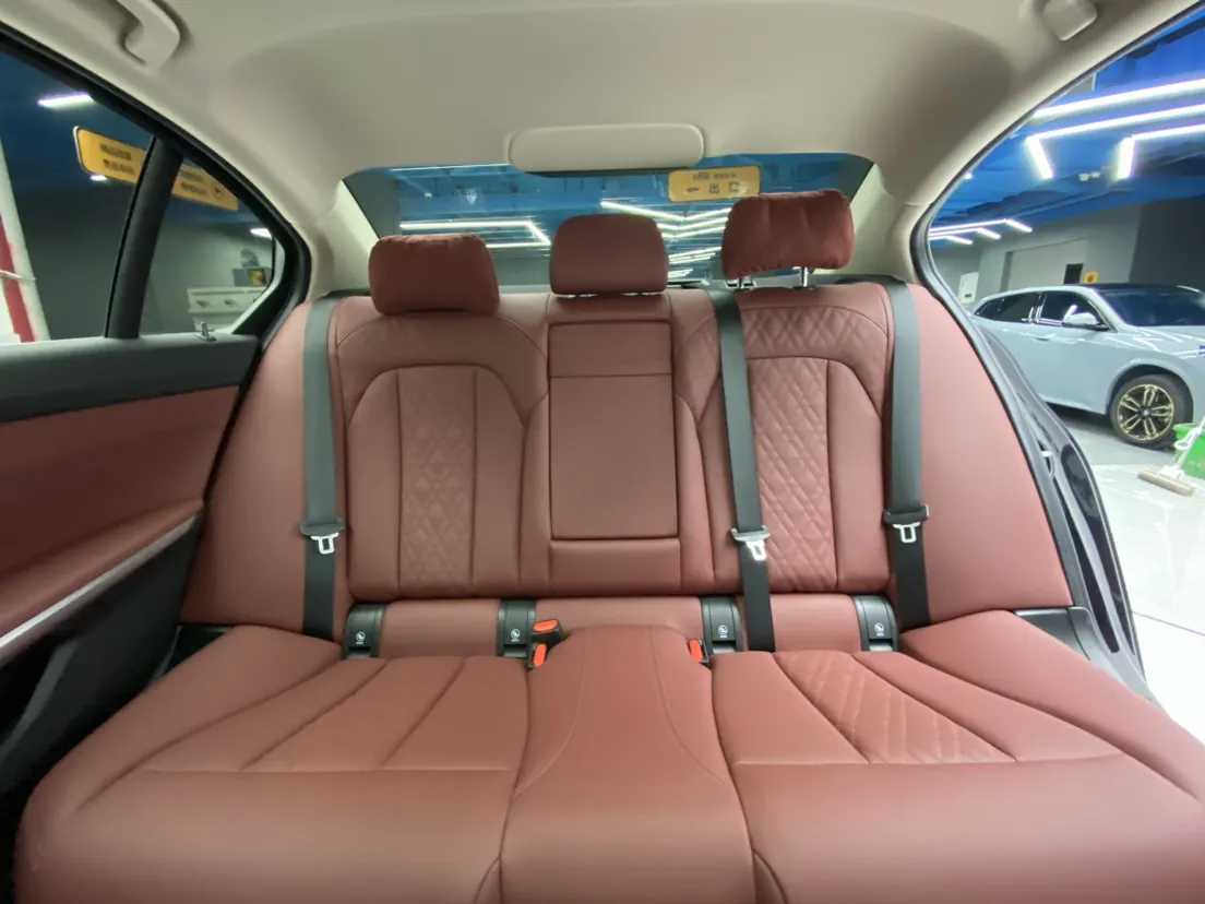 BMW 325Li, 2024 17