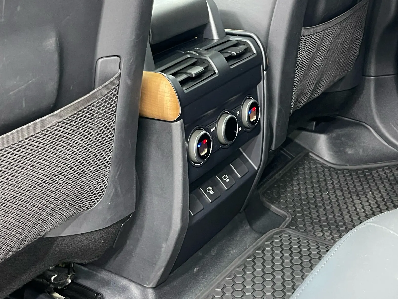 Land Rover Defender, 2022 30