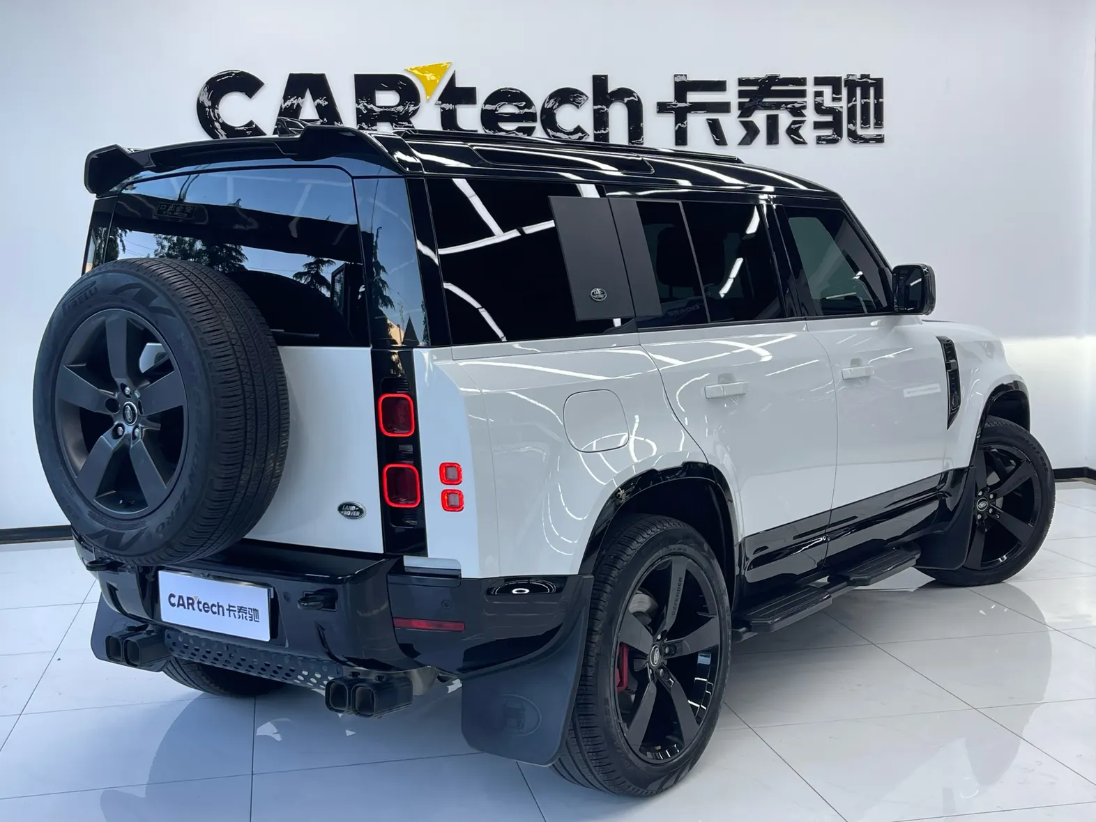 Land Rover Defender, 2024 3