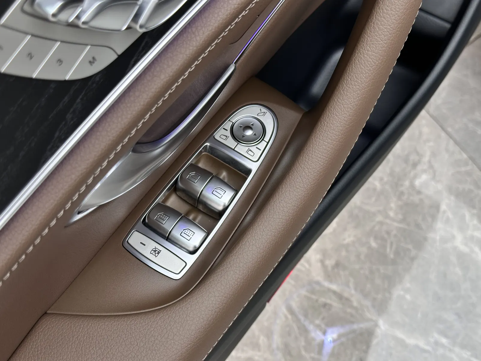 Mercedes-Benz E 300 L, 2023 15