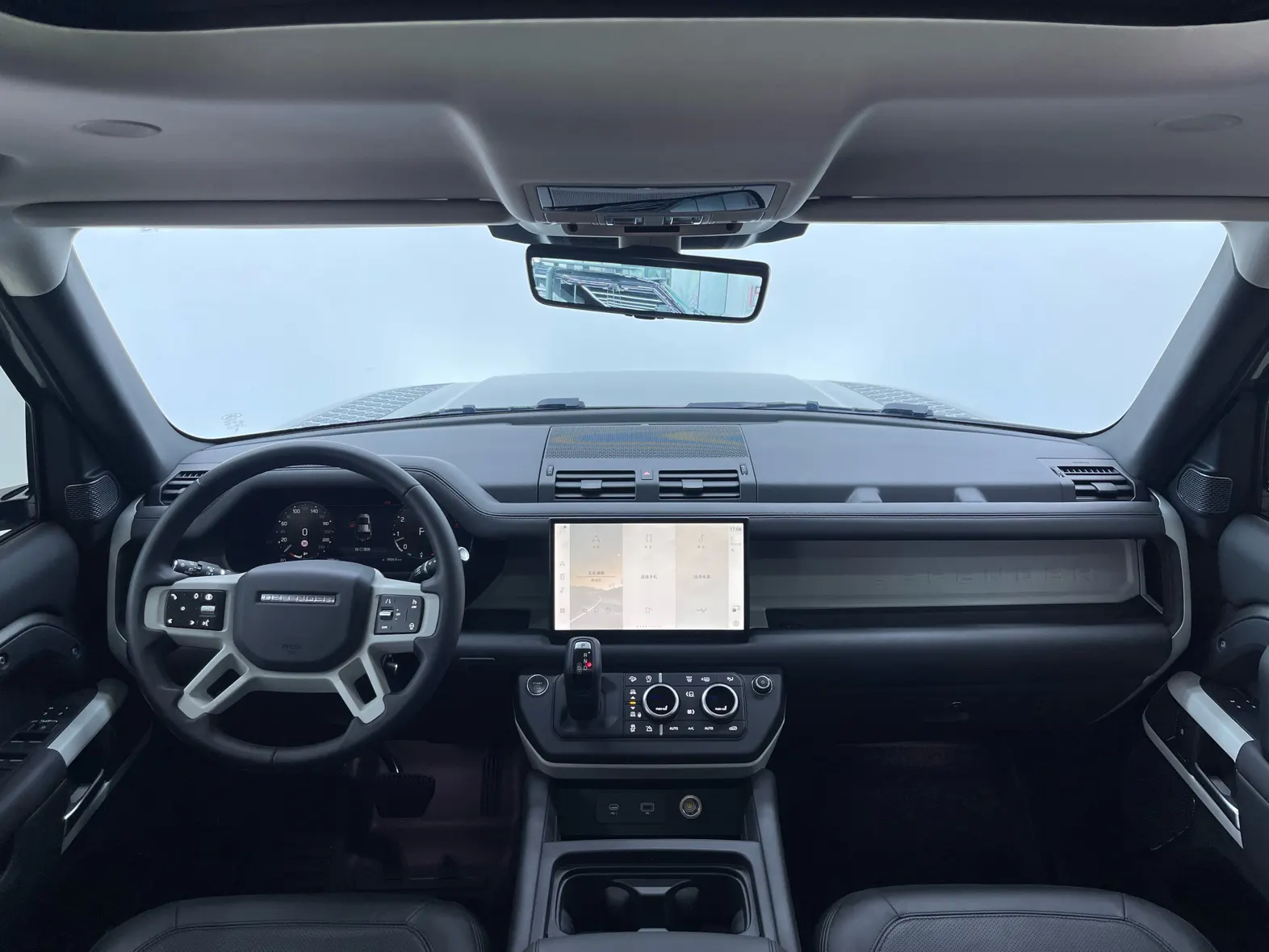 Land Rover Defender, 2024 8