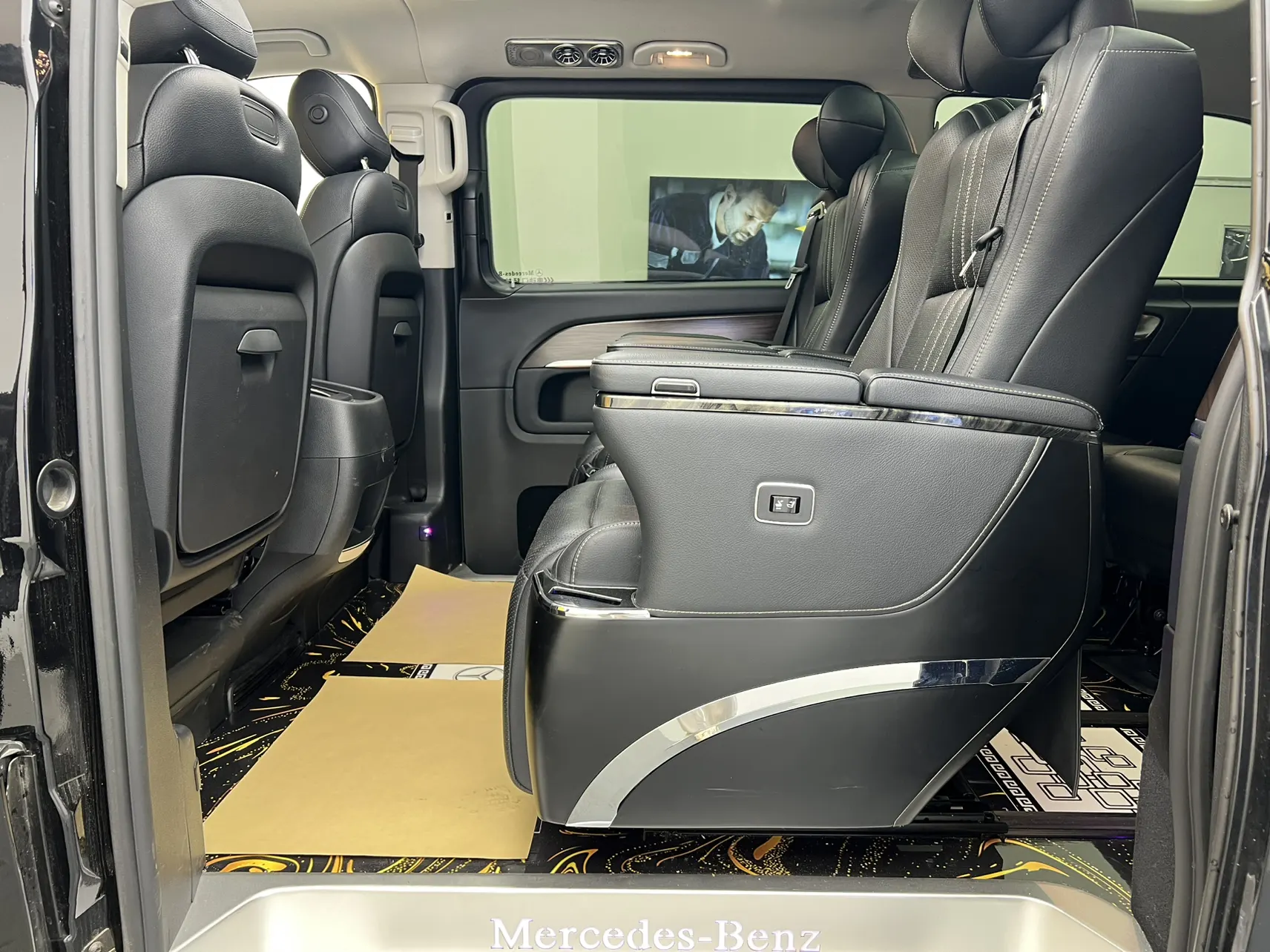 Mercedes-Benz V, 2021 23